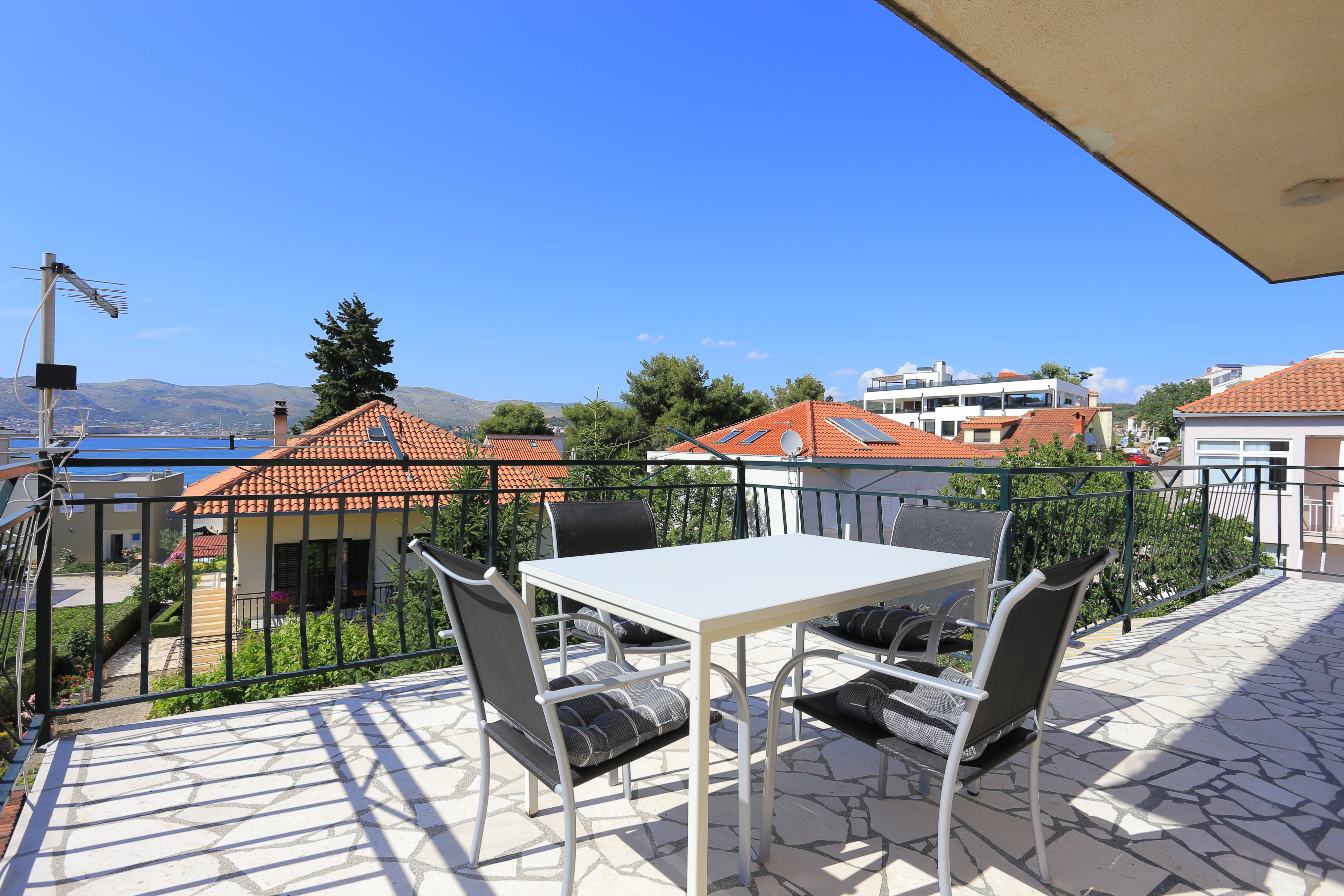 Two bedroom apartment with terrace and sea view Okrug Gornji, Čiovo (A-19762-a)