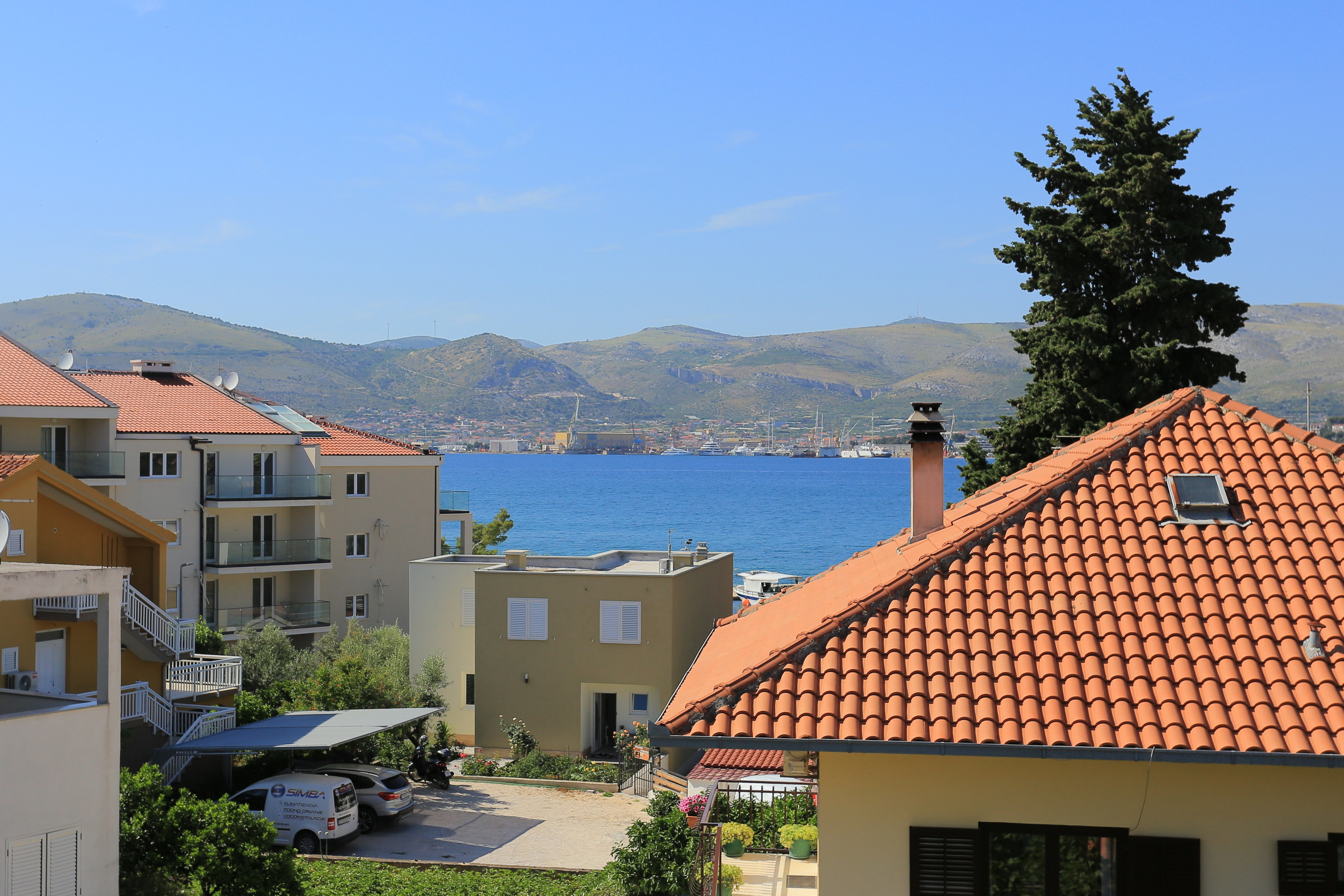 Two bedroom apartment with terrace and sea view Okrug Gornji, Čiovo  A-a
