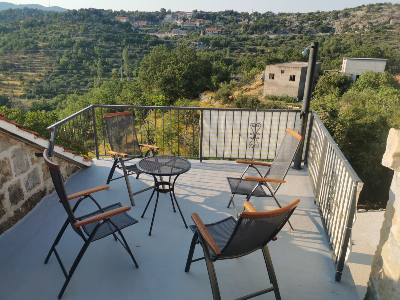 Two bedroom house with terrace Kostanje, Omiš  K