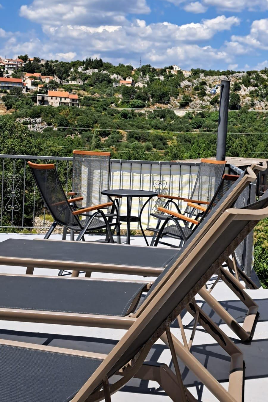 Two bedroom house with terrace Kostanje, Omiš  K