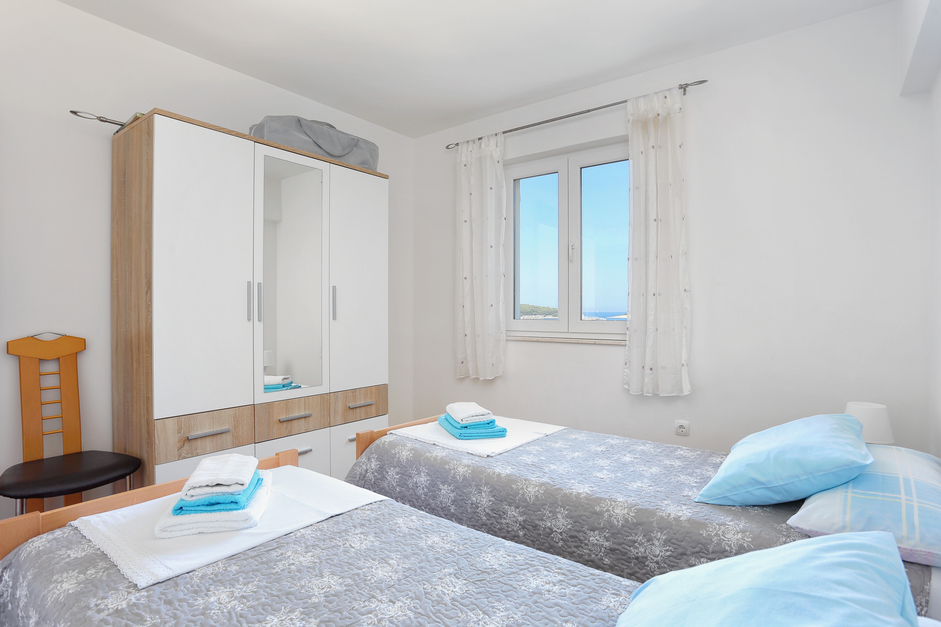 Two bedroom apartment with terrace and sea view Rogoznica  A-a