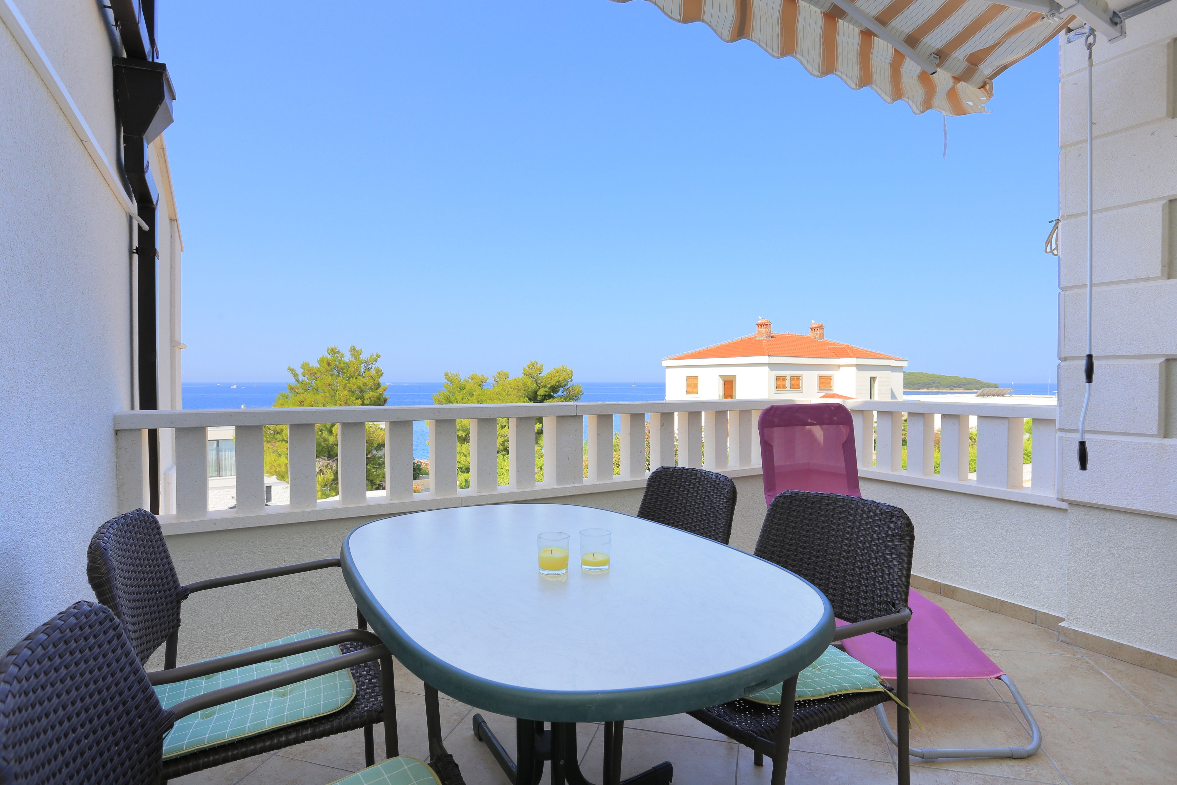 Two bedroom apartment with terrace and sea view Rogoznica  A-a