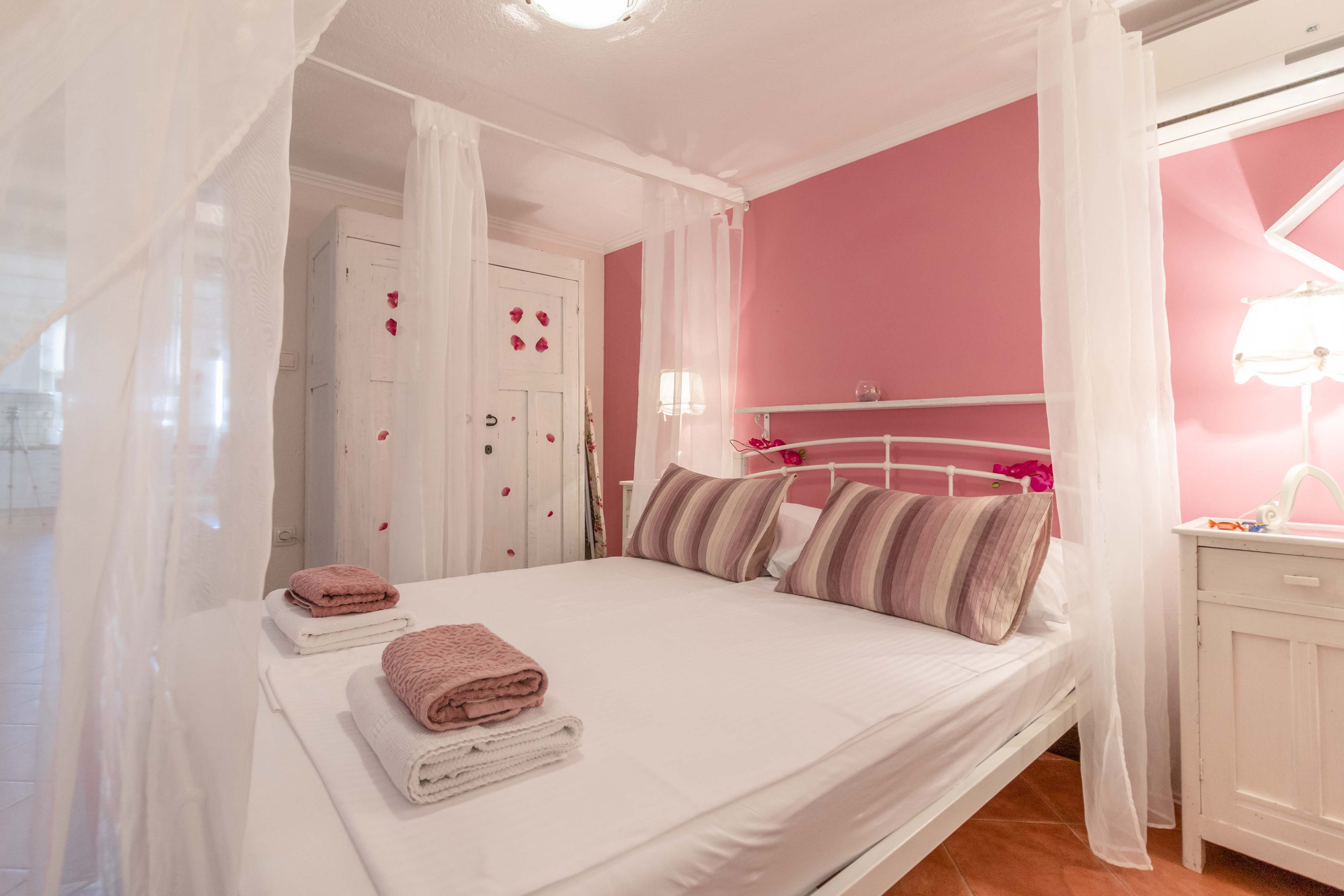 Two bedroom apartment with terrace Banjol, Rab (A-19804-a)