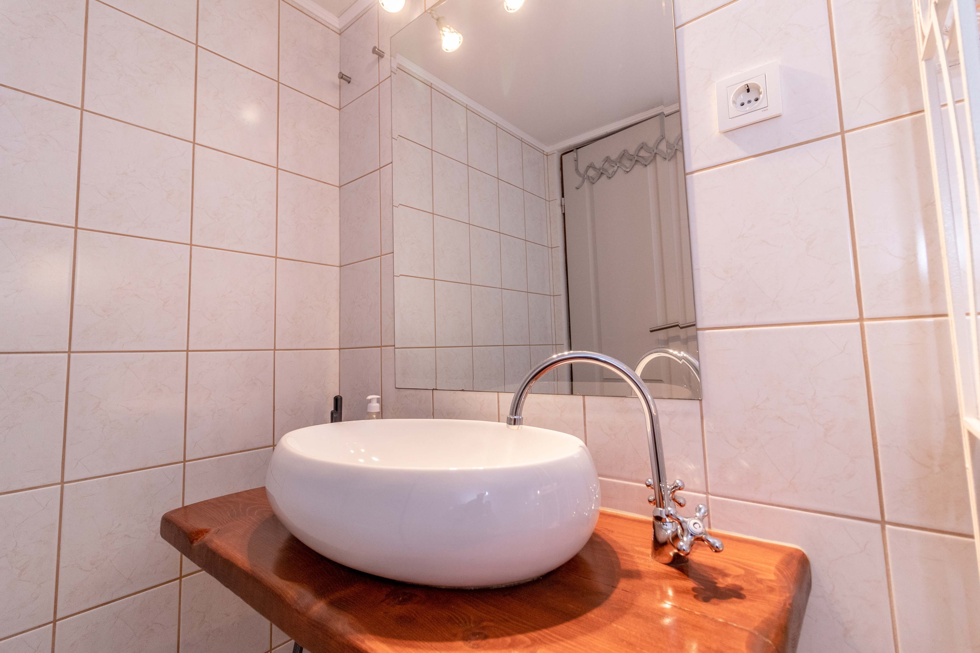 Two bedroom apartment with terrace Banjol, Rab  A-b