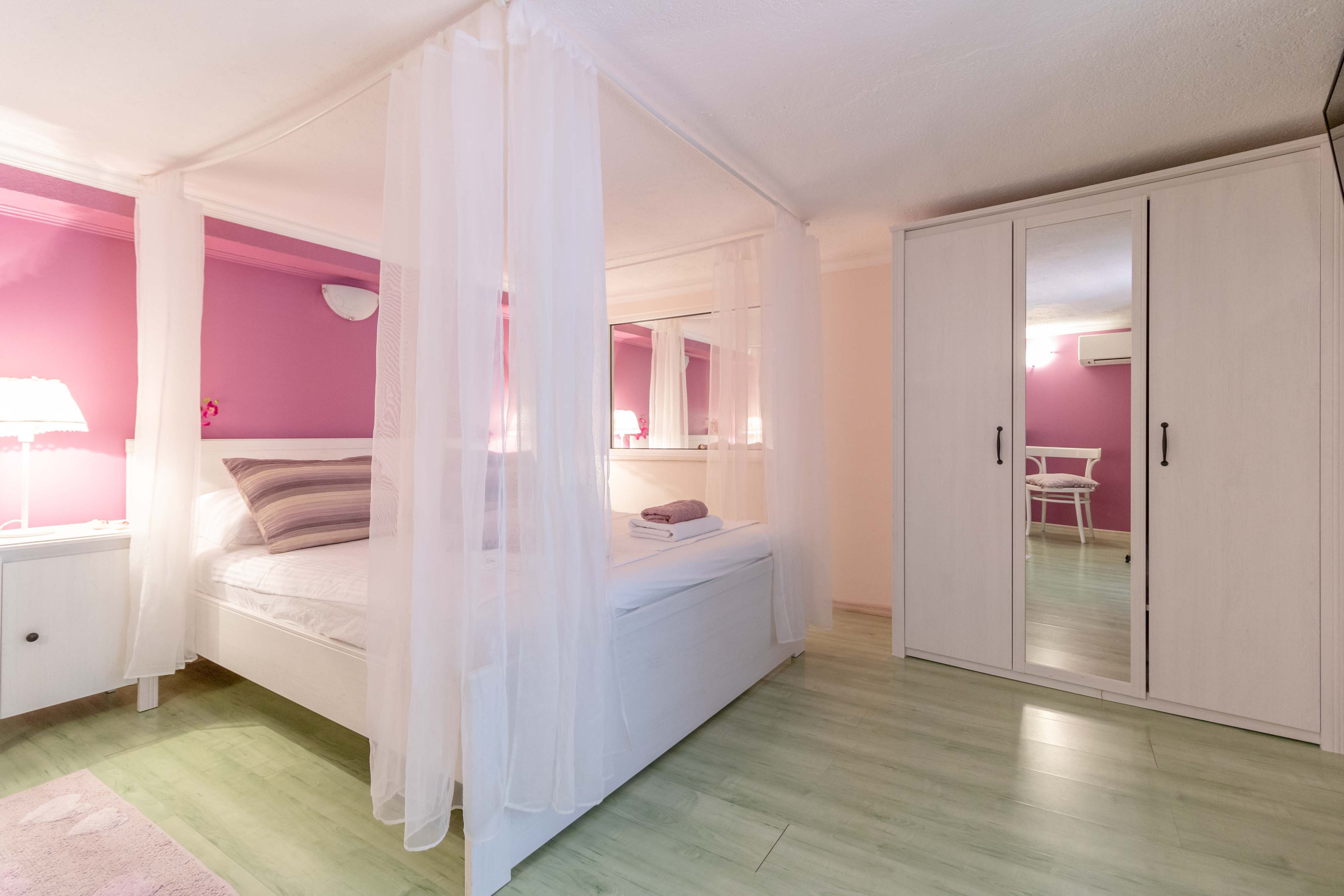 Two bedroom apartment with terrace Banjol, Rab  A-b