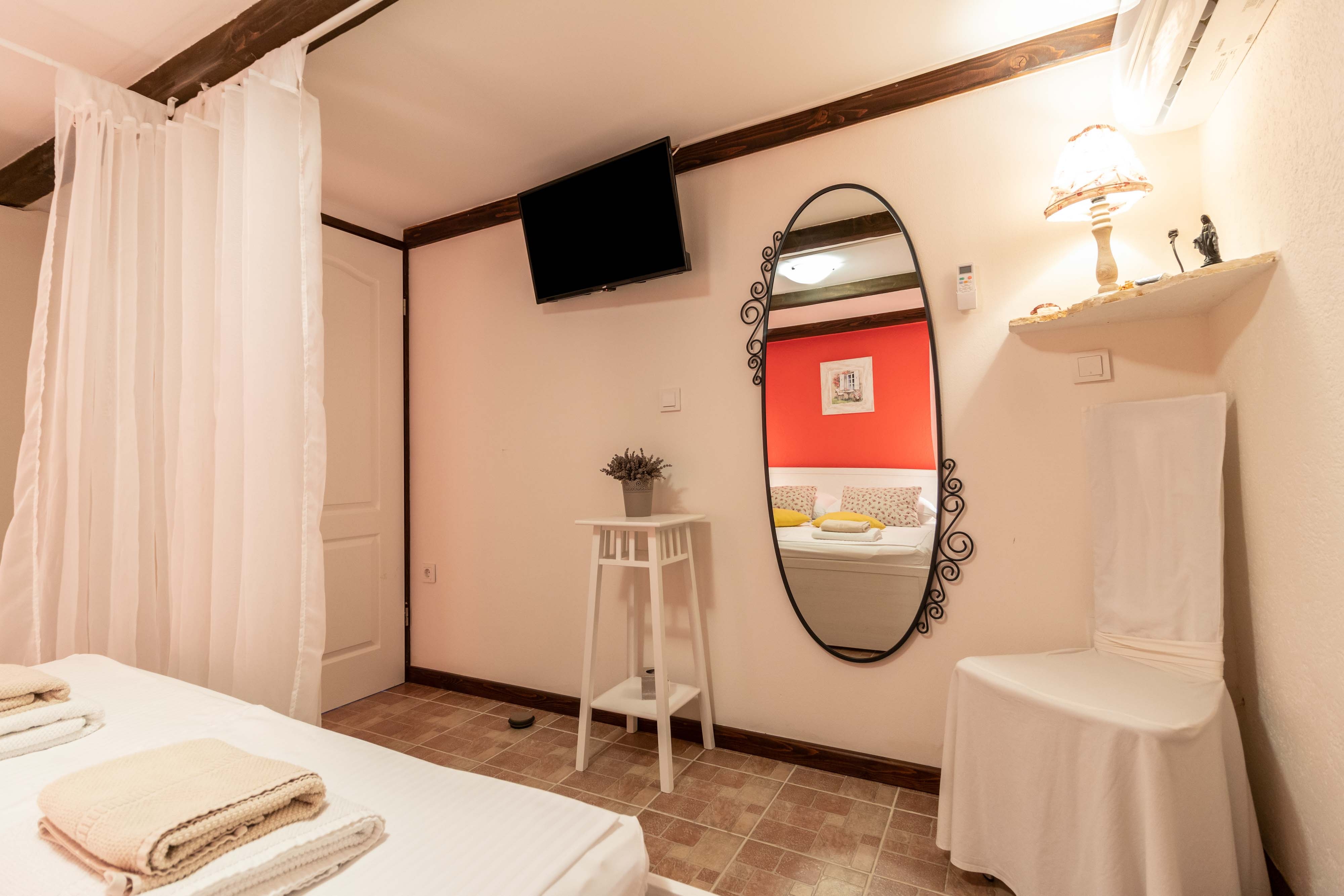 Two bedroom apartment with terrace Banjol, Rab  A-b