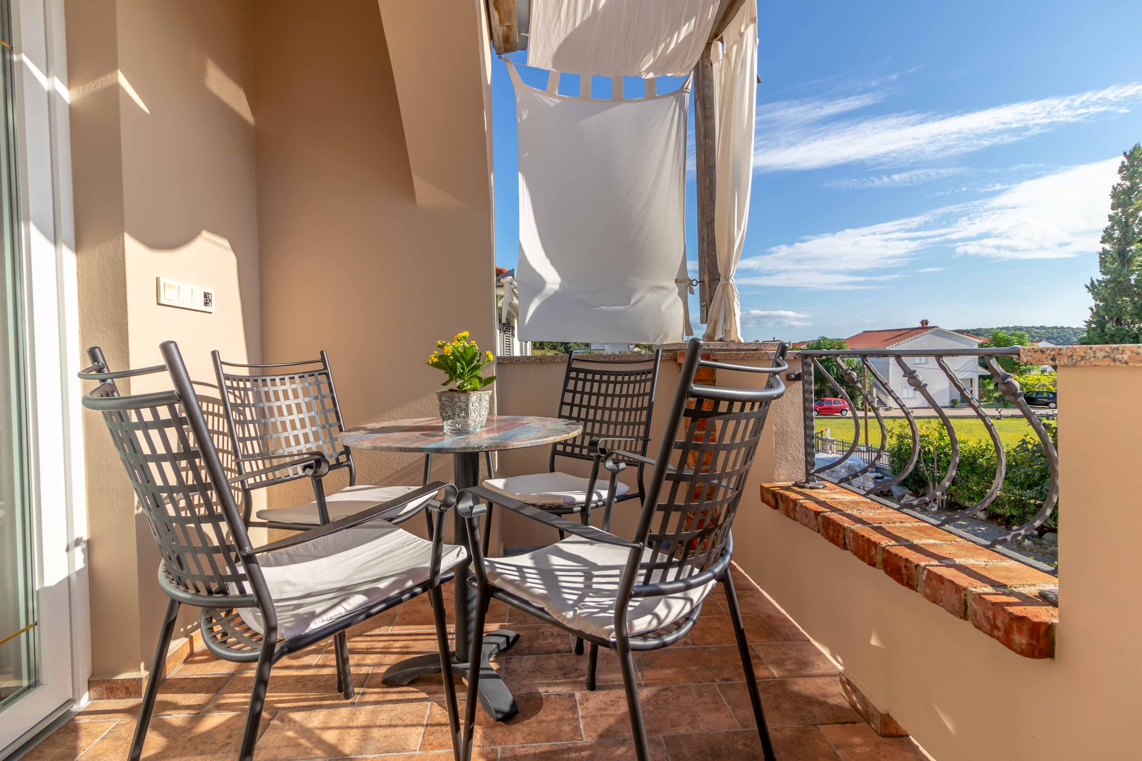 One bedroom apartment with balcony and sea view Banjol, Rab  A-c
