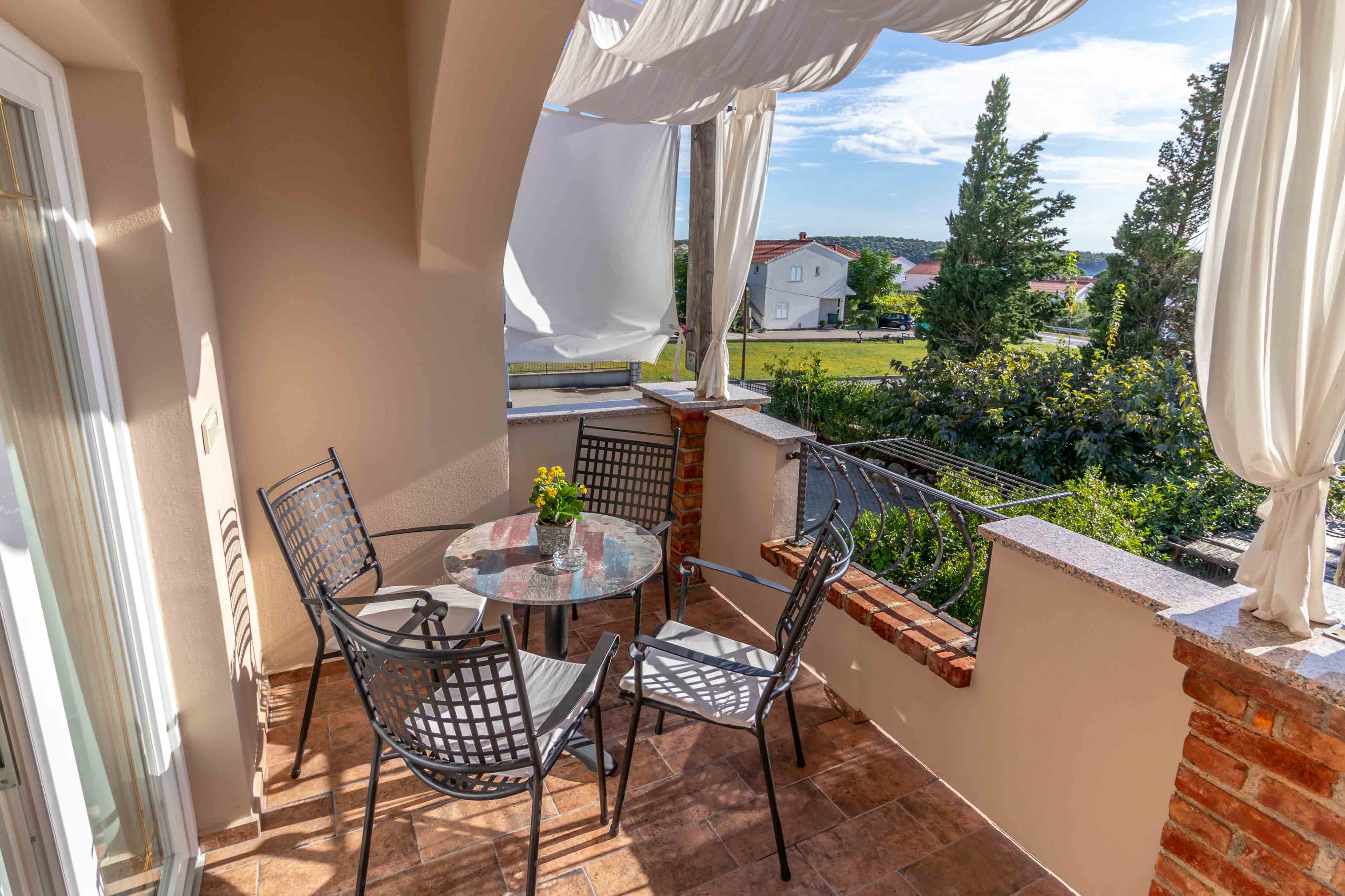 One bedroom apartment with balcony and sea view Banjol, Rab  A-c