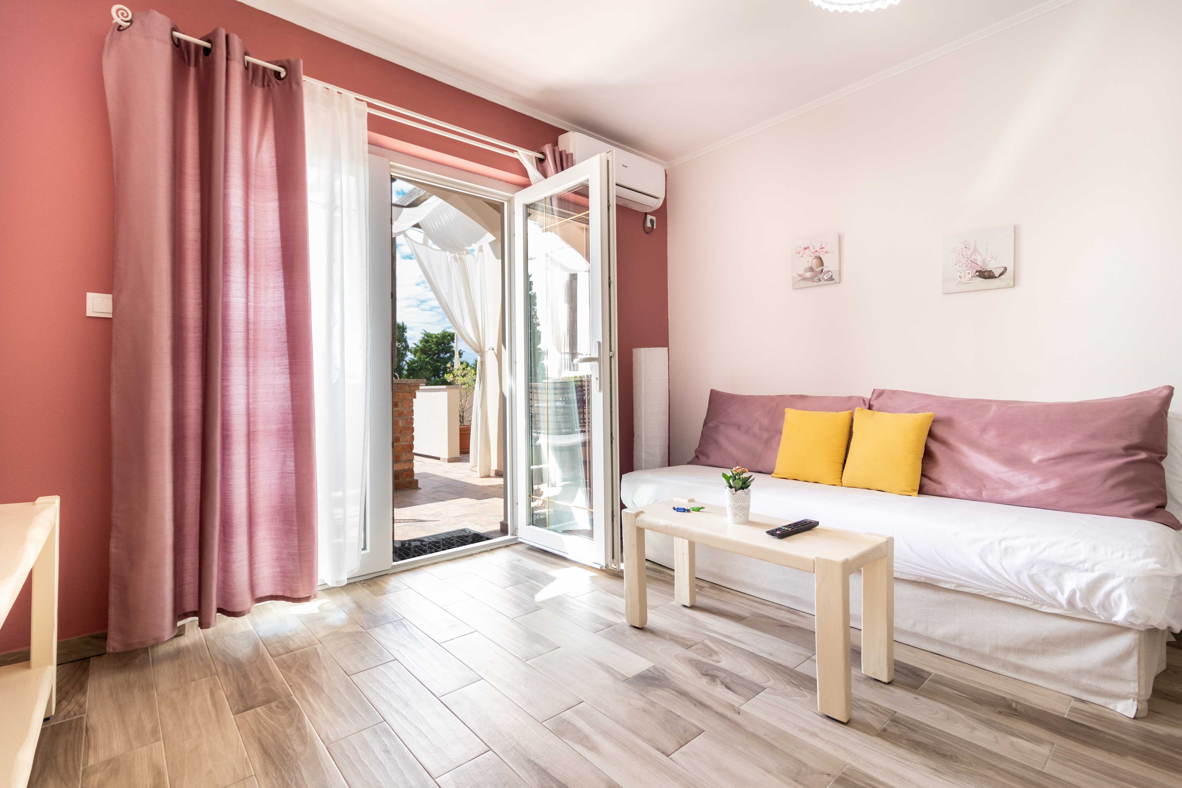 One bedroom apartment with balcony and sea view Banjol, Rab (A-19804-c)