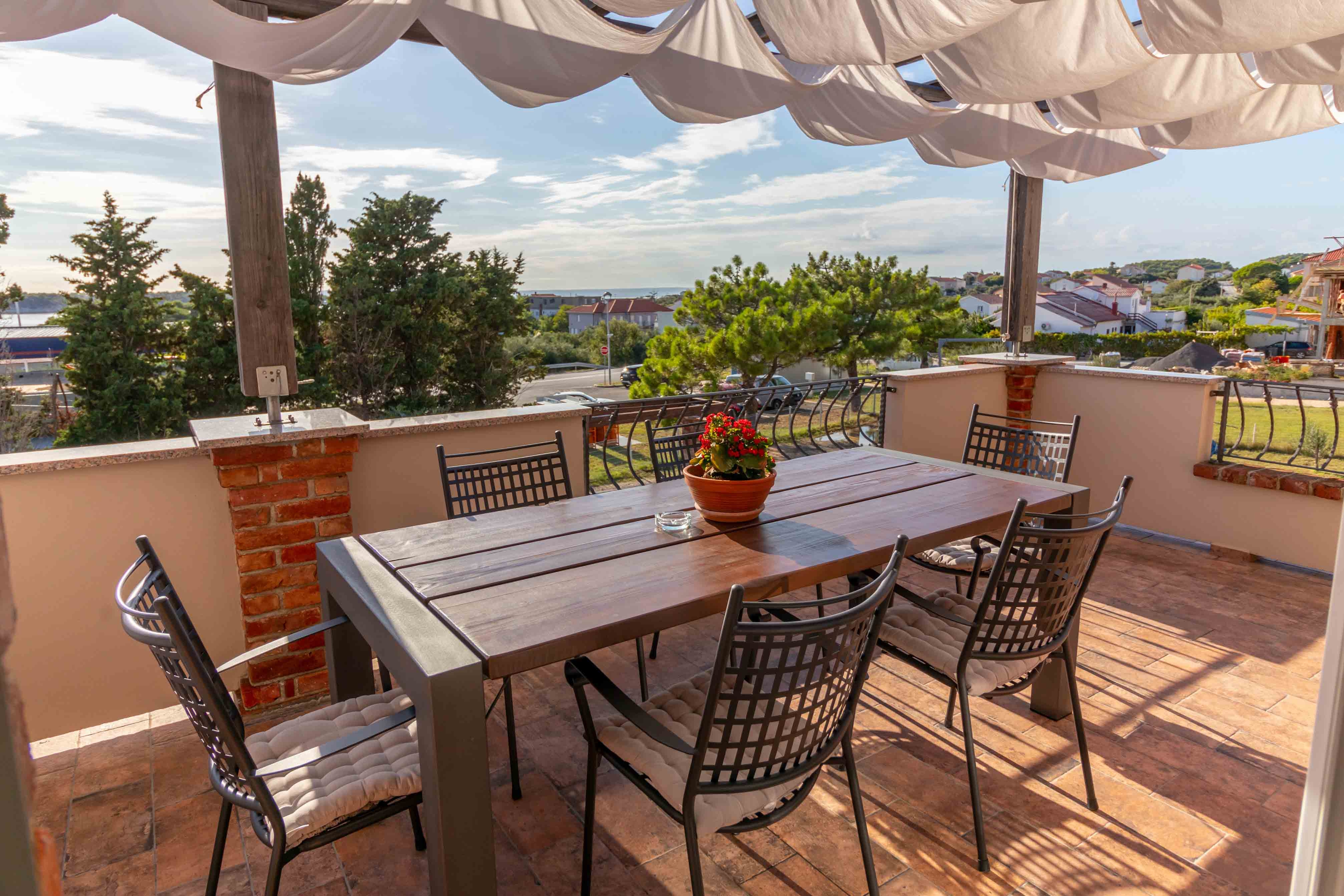 Two bedroom apartment with balcony and sea view Banjol, Rab  A-d