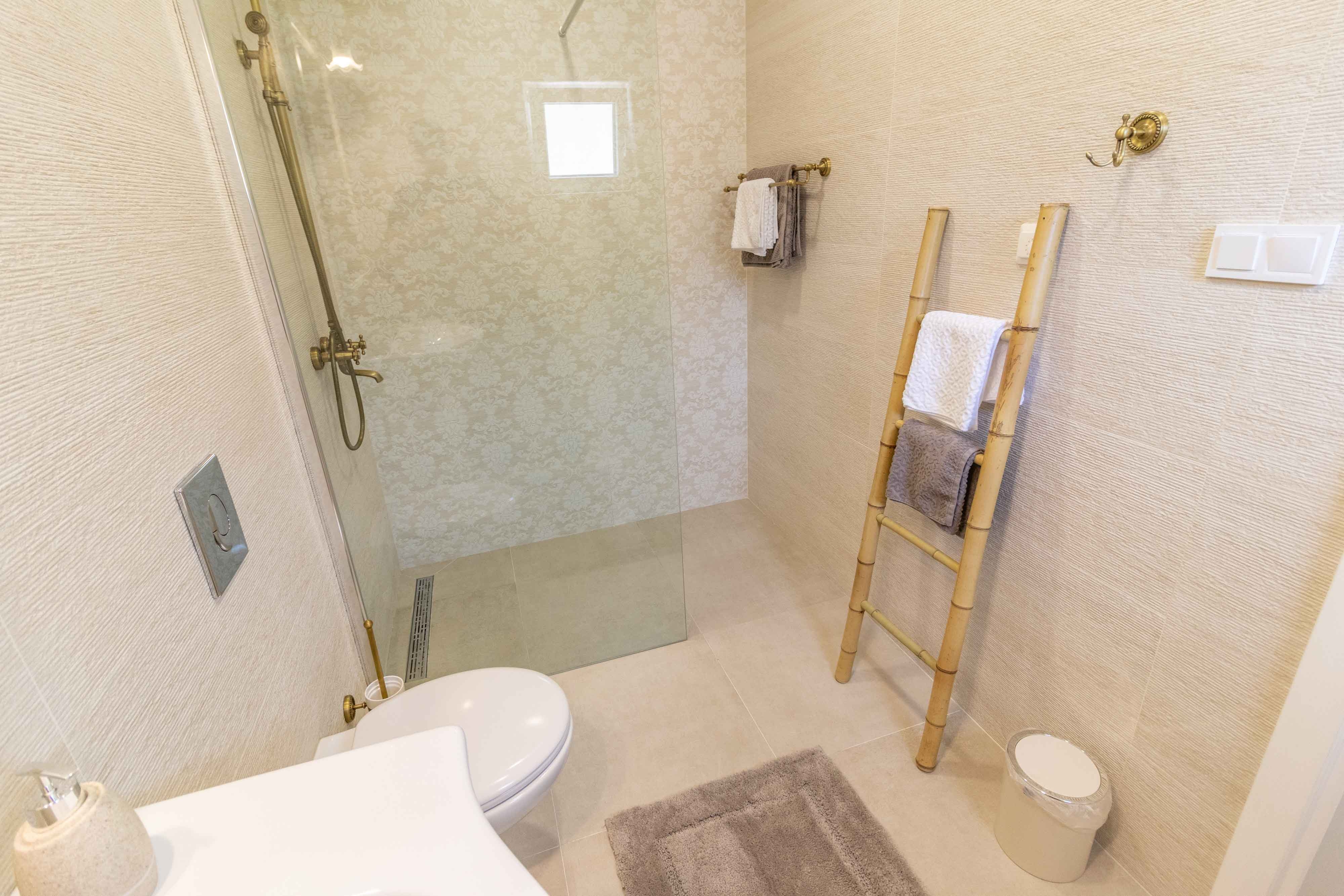 Two bedroom apartment with balcony and sea view Banjol, Rab  A-d