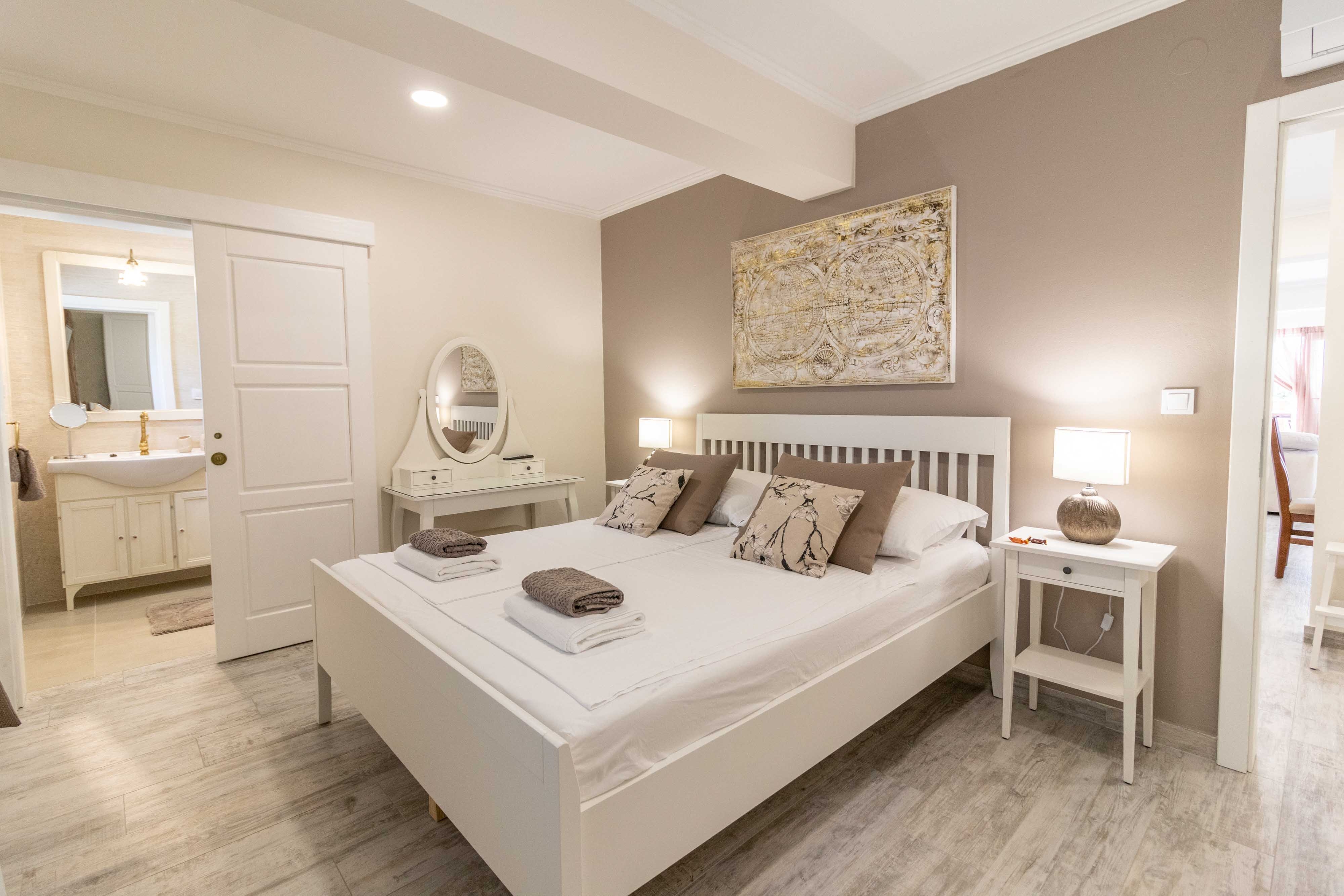 Two bedroom apartment with balcony and sea view Banjol, Rab  A-d