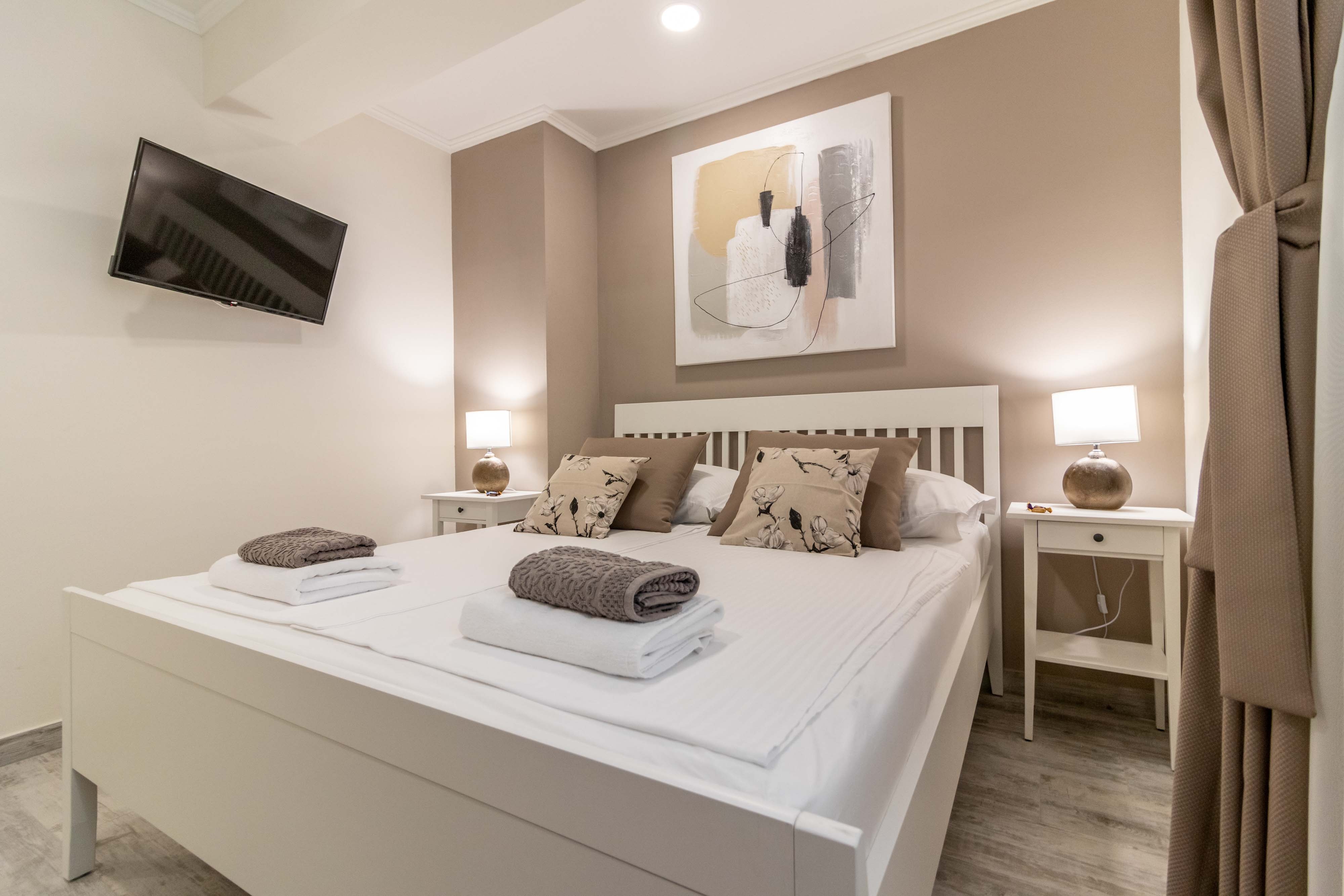 Two bedroom apartment with balcony and sea view Banjol, Rab  A-d