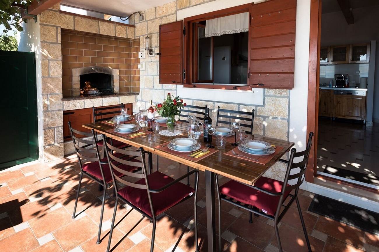 Four bedroom house with terrace and sea view Mravince, Split  K