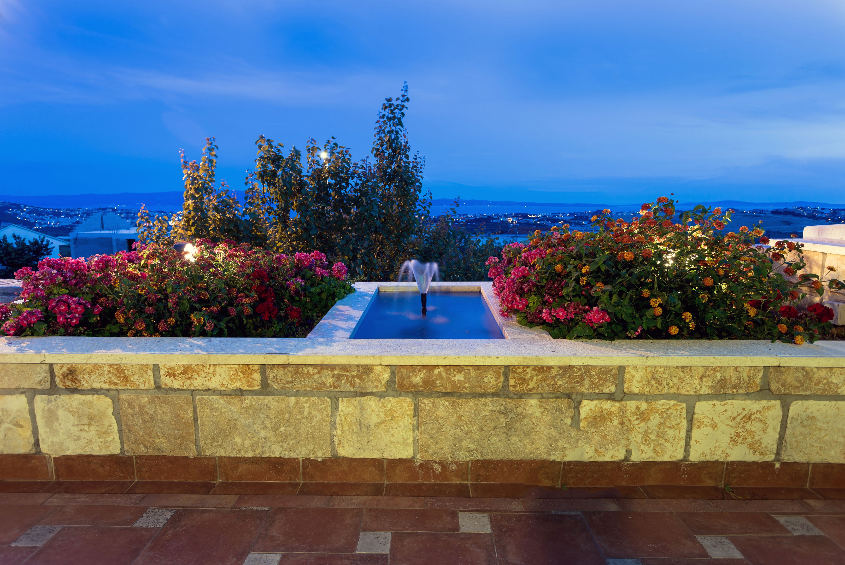 Four bedroom house with terrace and sea view Mravince, Split  K