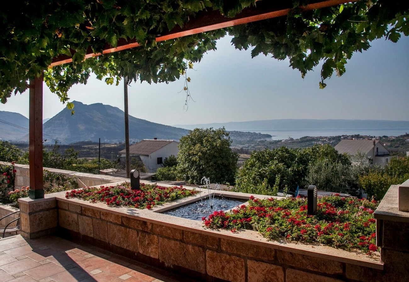 Four bedroom house with terrace and sea view Mravince, Split  K