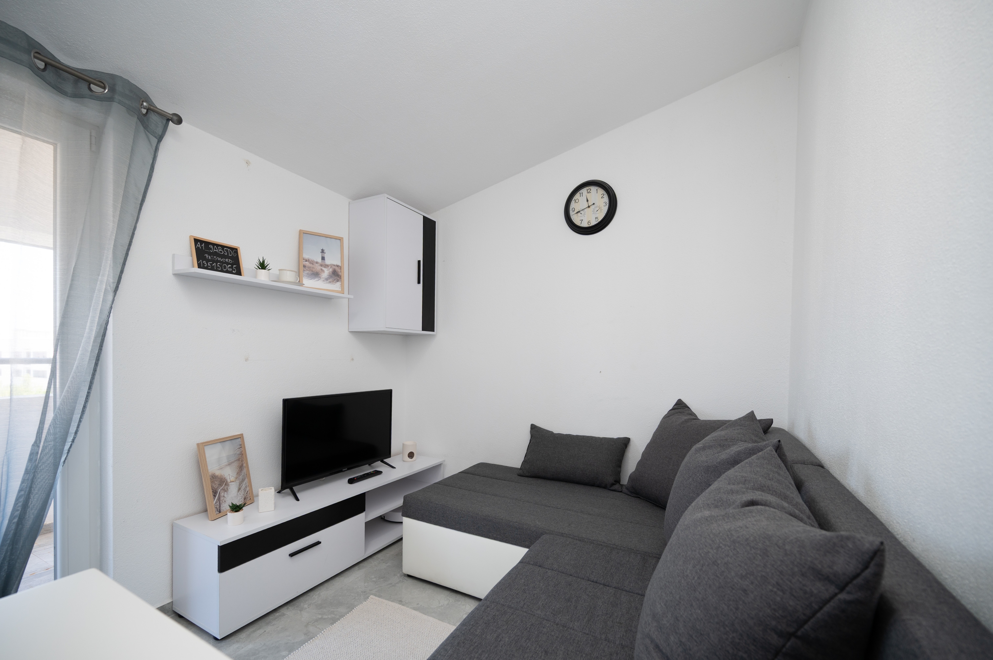 One bedroom apartment with balcony Zadar (A-19830-c)