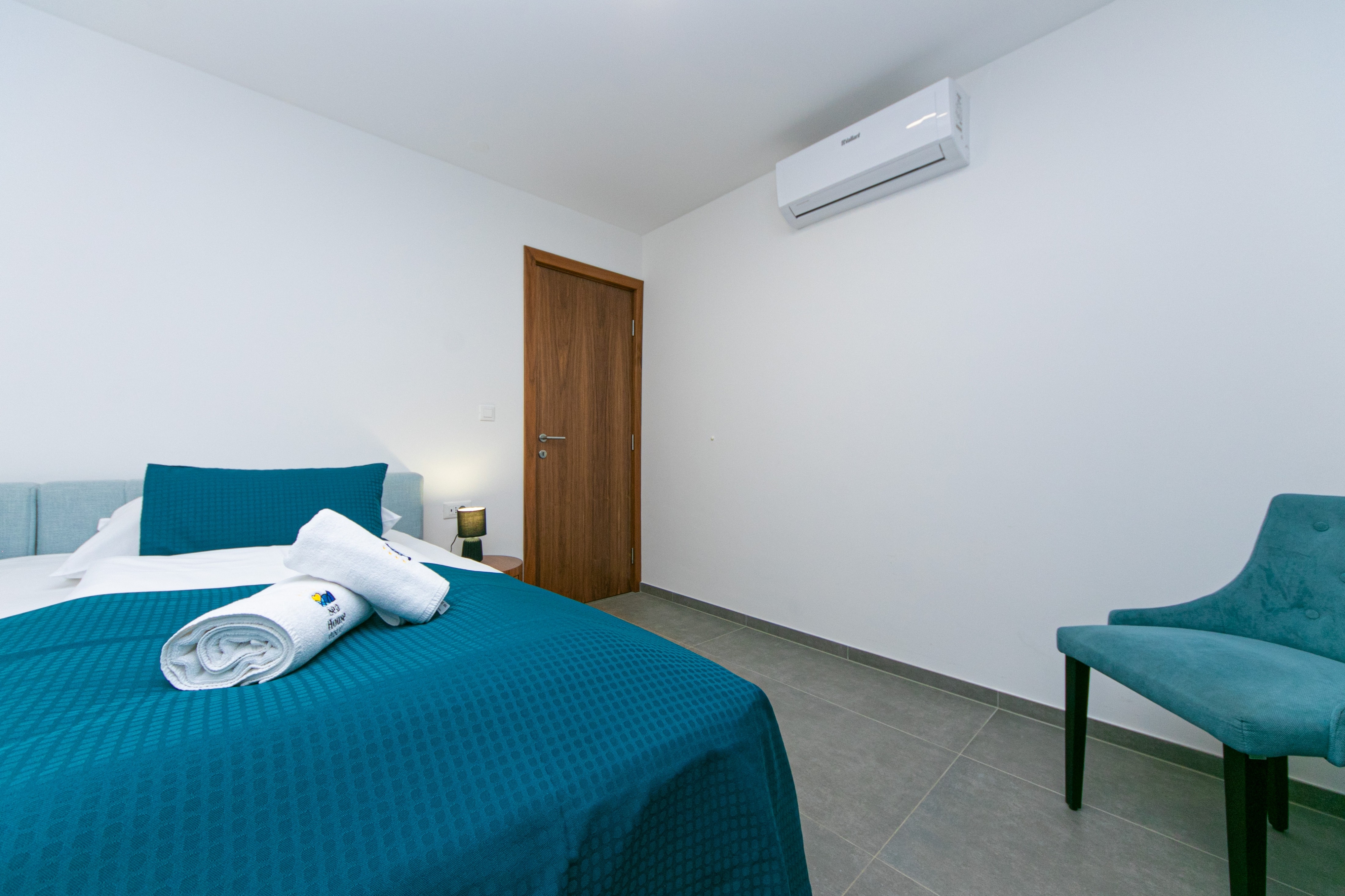 Two bedroom apartment with terrace and sea view Brela, Makarska  A-f