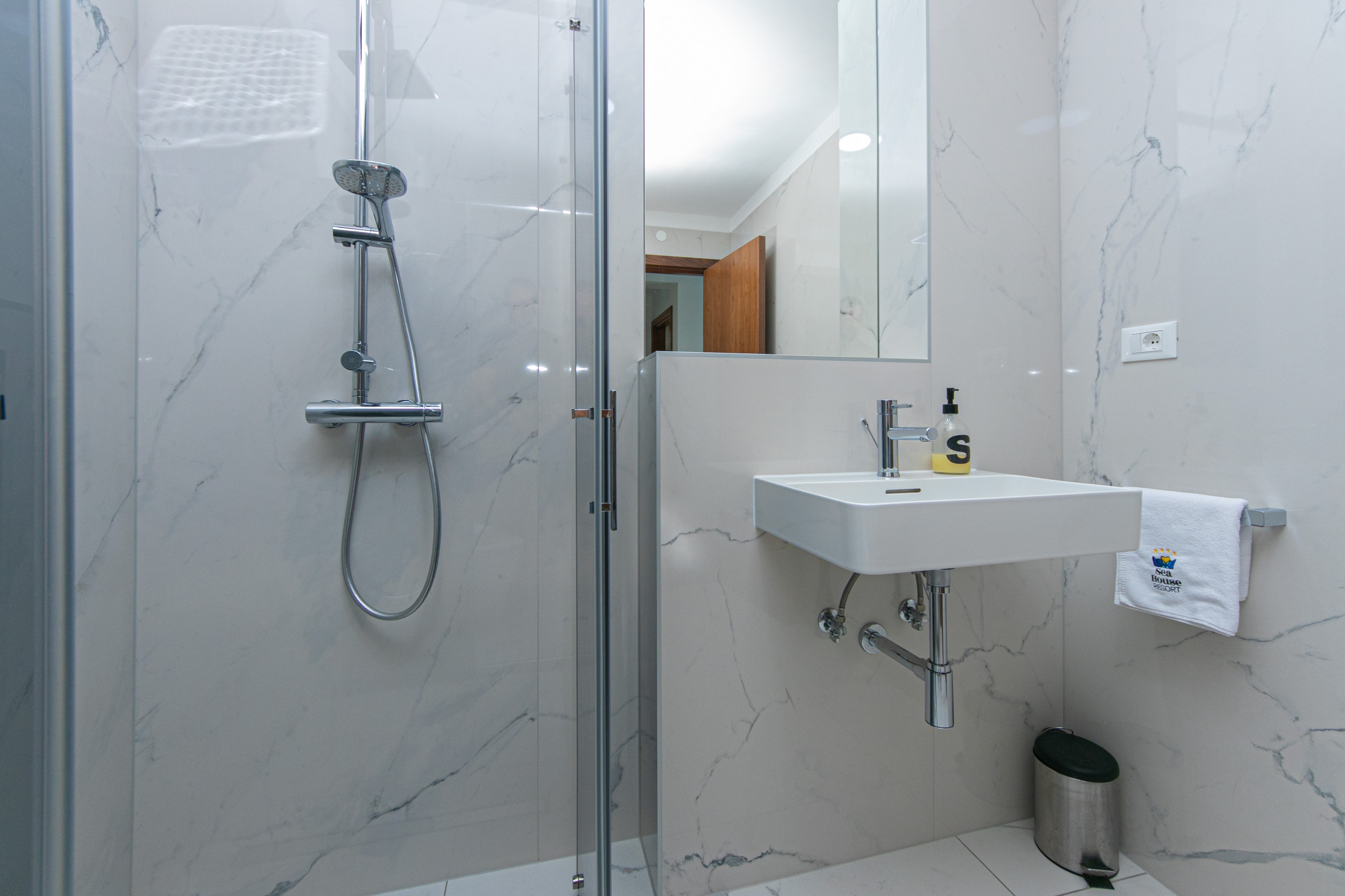 Two bedroom apartment with terrace and sea view Brela, Makarska  A-h