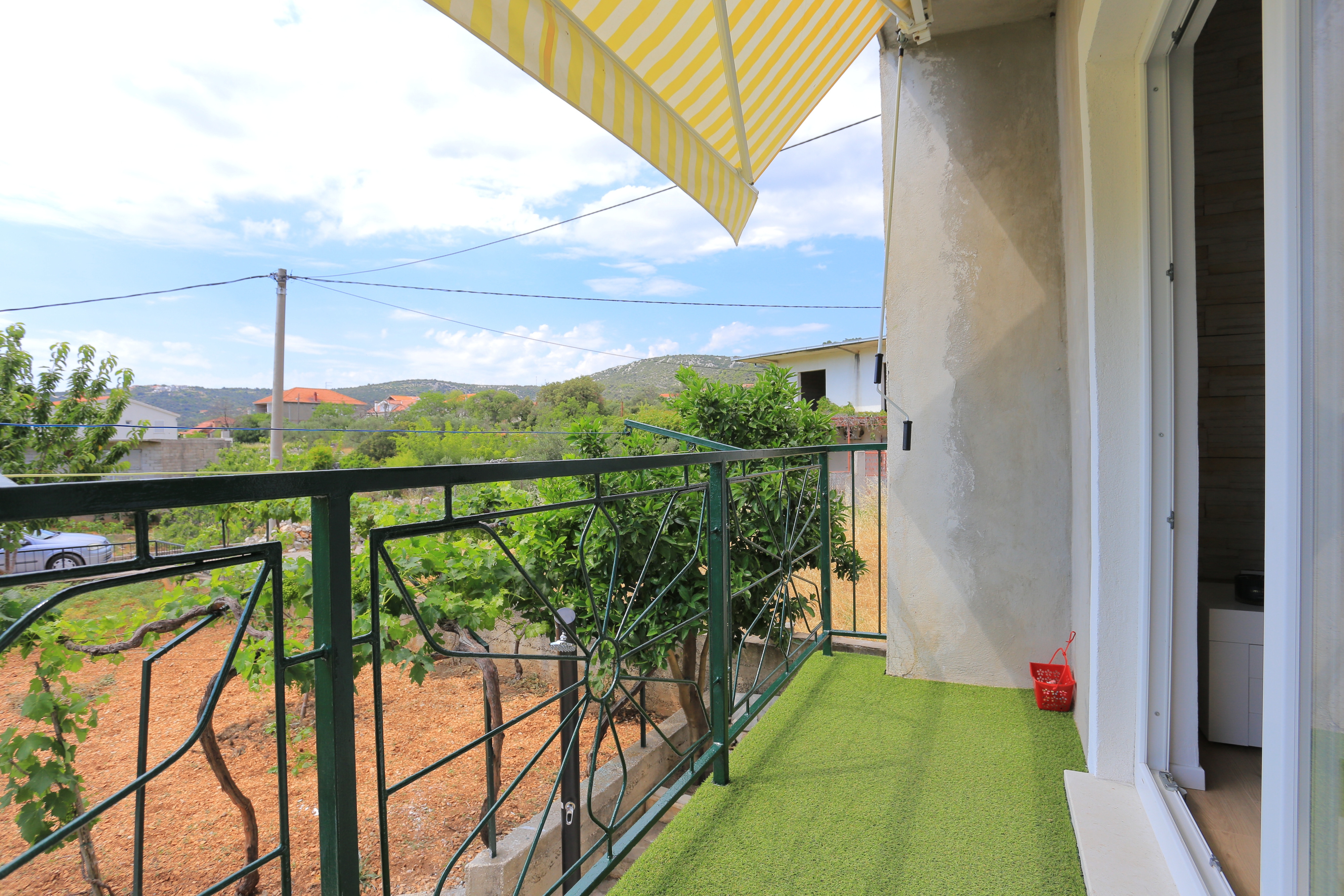 Two bedroom apartment with terrace and sea view Vinišće, Trogir  A-a