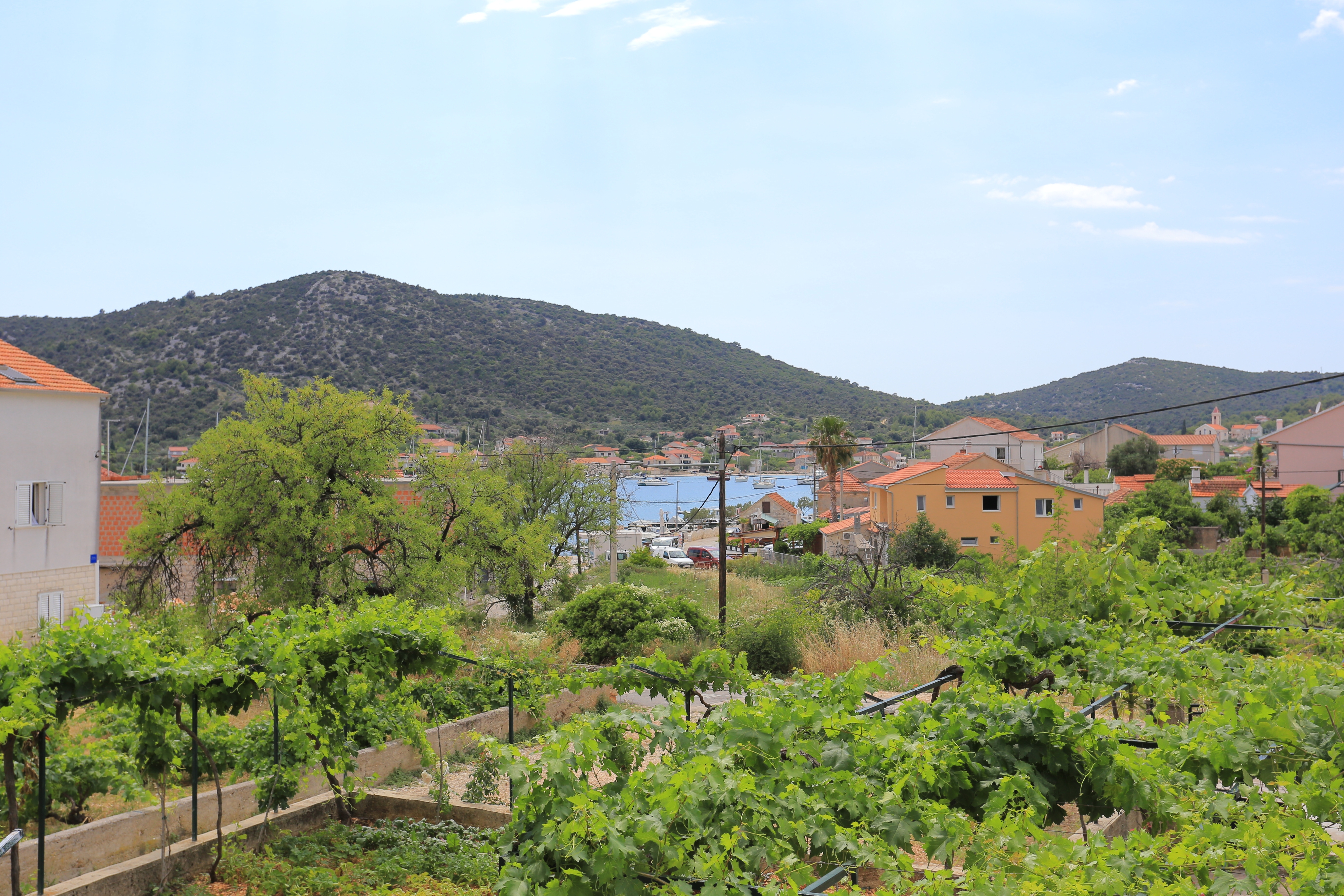 Two bedroom apartment with terrace and sea view Vinišće, Trogir  A-a