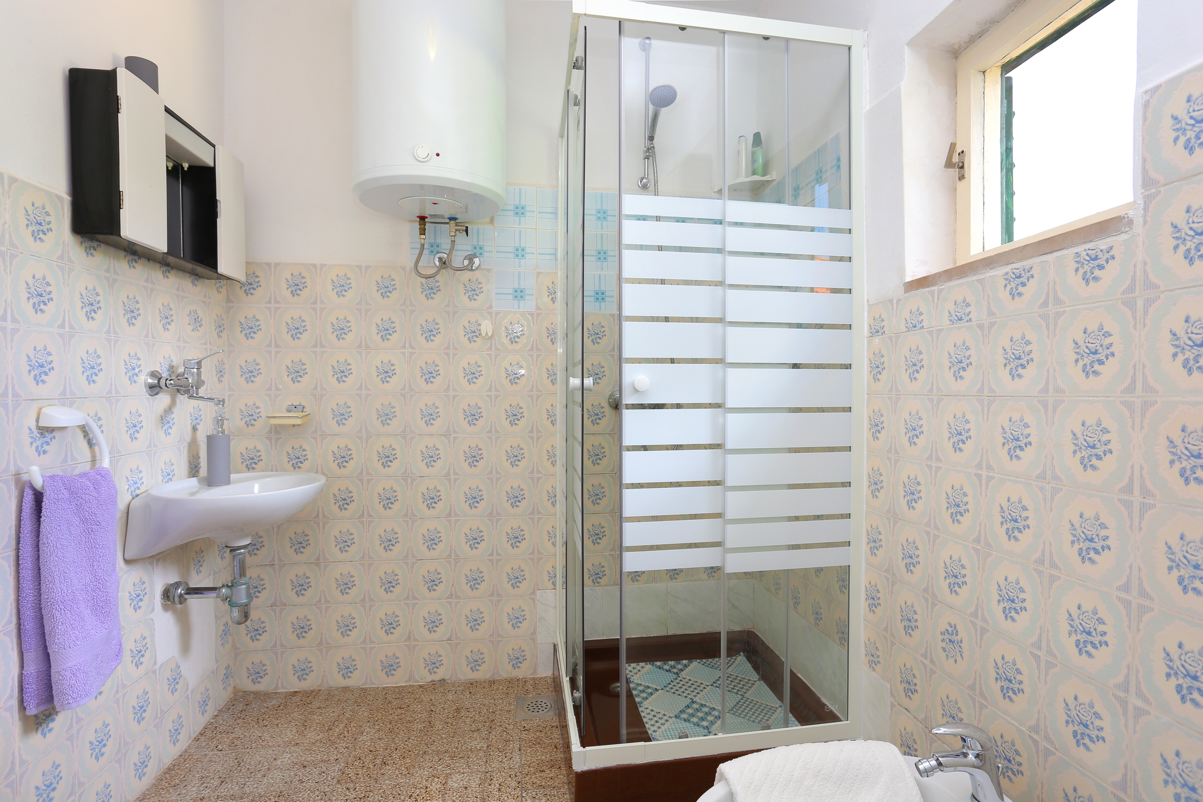 Two bedroom apartment with terrace and sea view Vinišće, Trogir  A-a