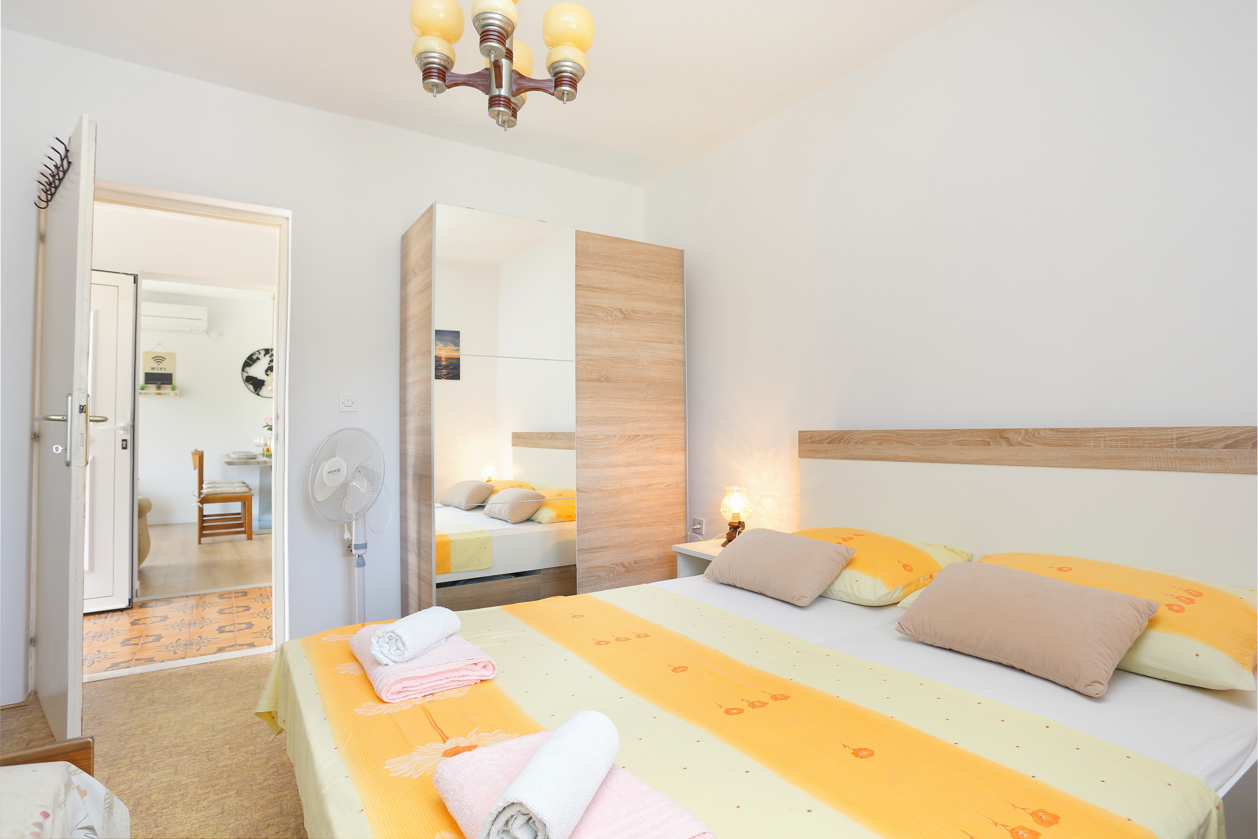 Two bedroom apartment with terrace and sea view Vinišće, Trogir  A-a