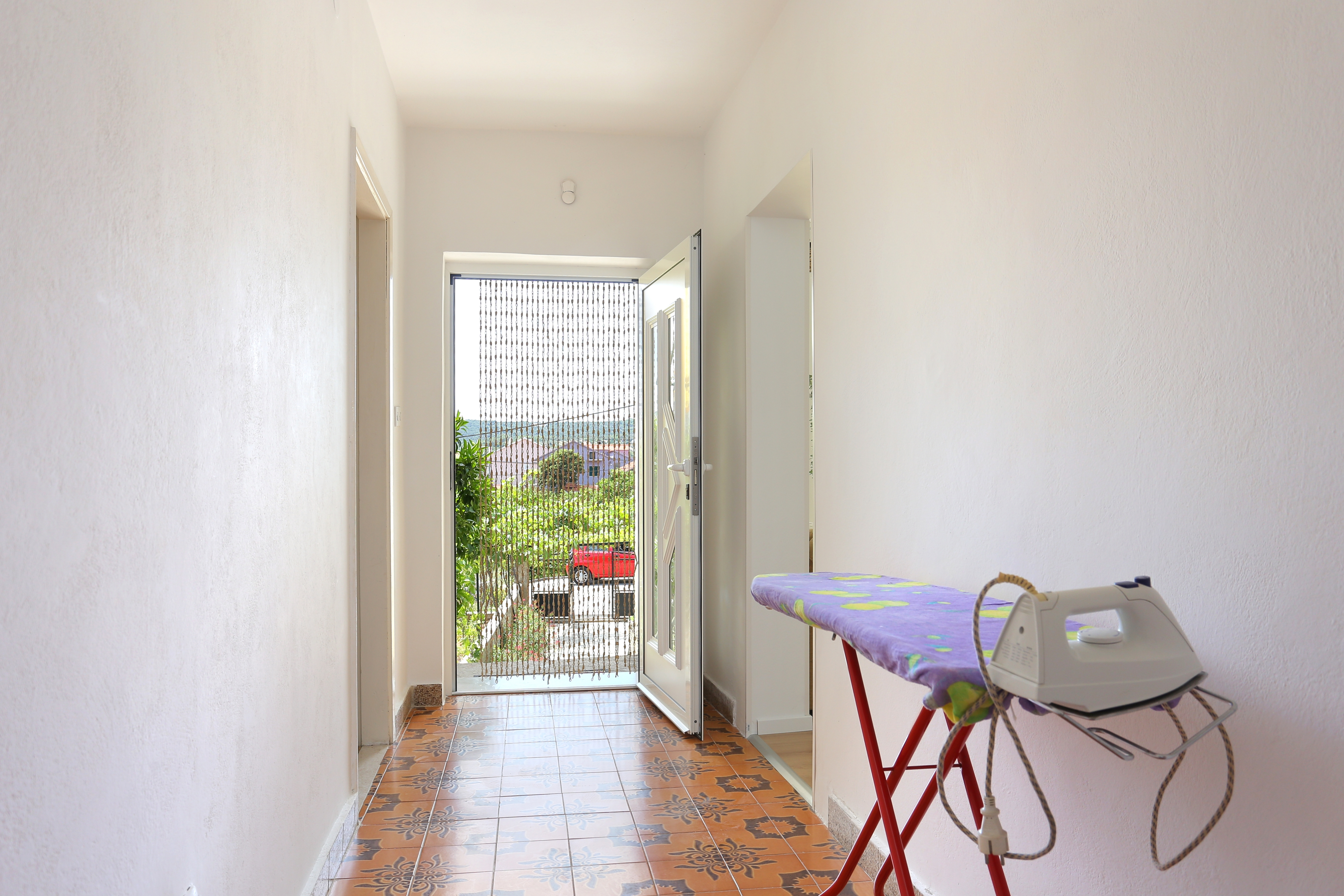 Two bedroom apartment with terrace and sea view Vinišće, Trogir  A-a
