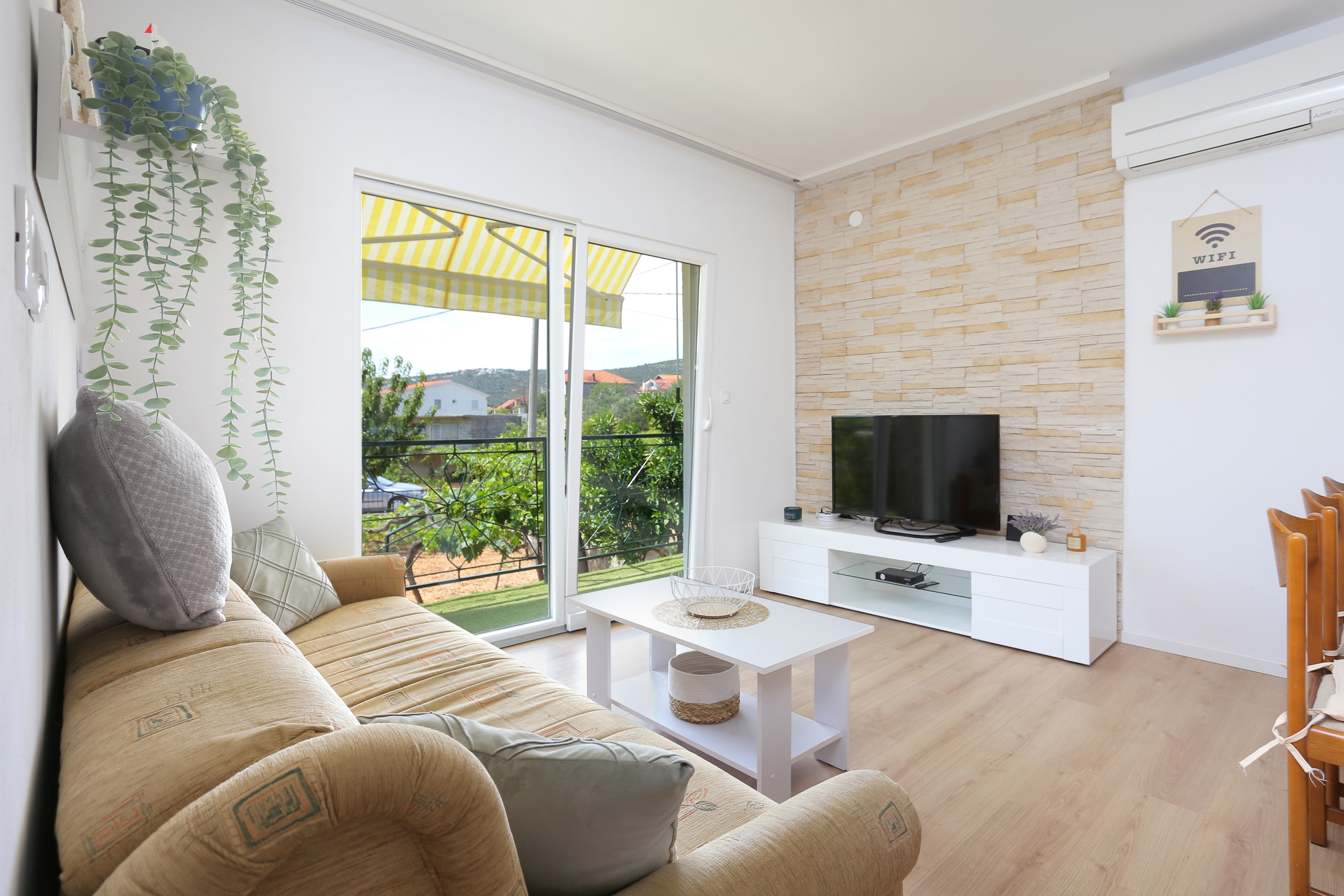 Two bedroom apartment with terrace and sea view Vinišće, Trogir (A-19847-a) Two bedroom apartment with terrace and sea view Vinišće, Trogir (A-19847-a)