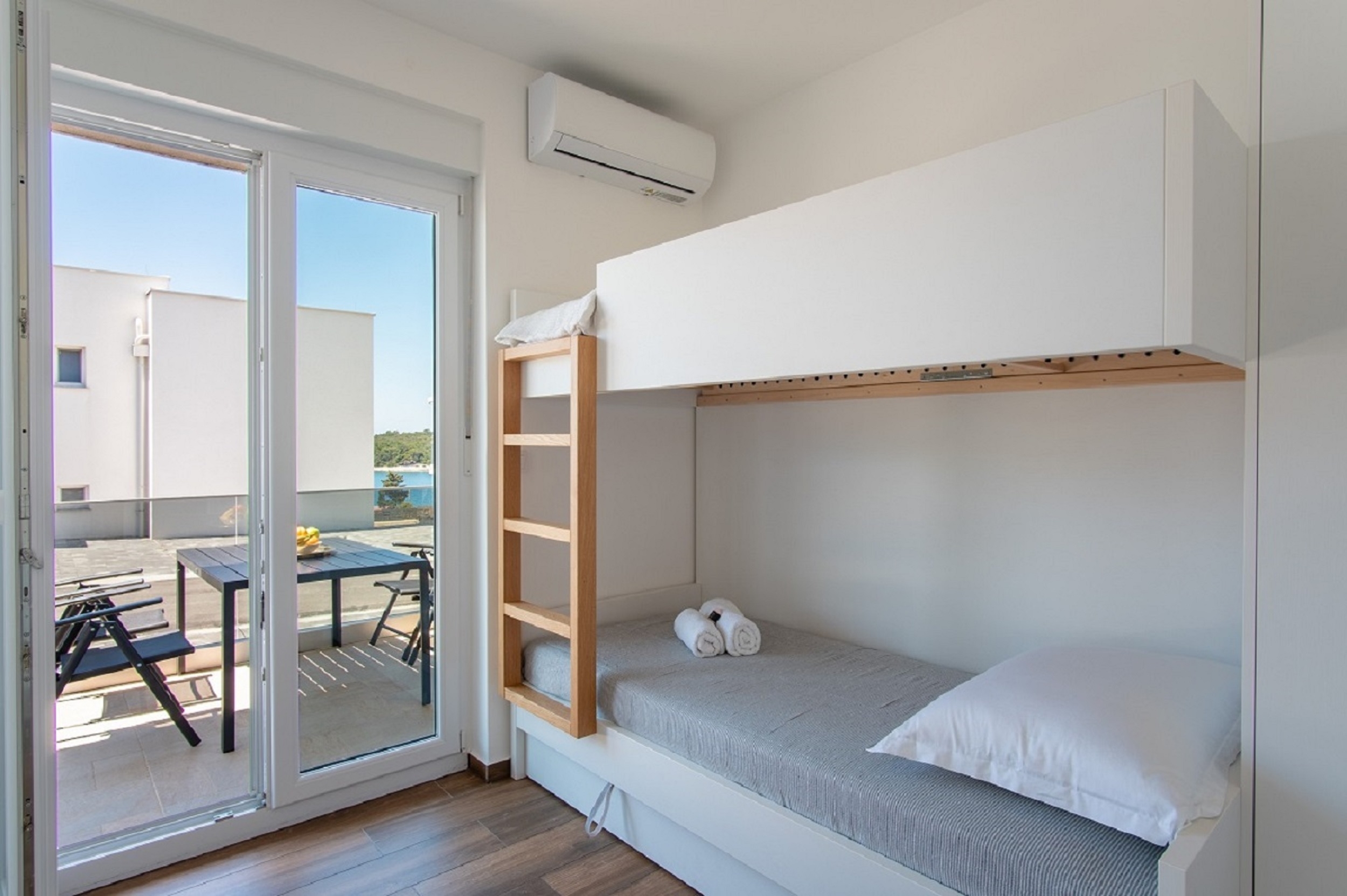 Two bedroom apartment with balcony and sea view Šimuni, Pag  A-a