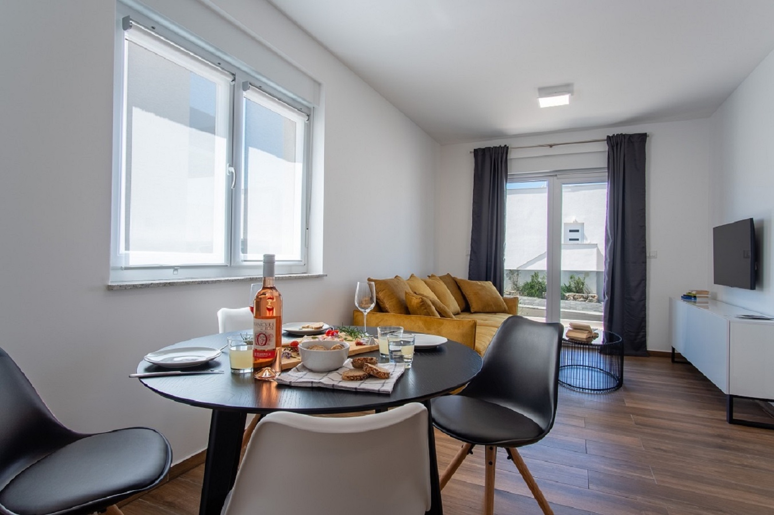 Two bedroom apartment with balcony and sea view Šimuni, Pag  A-a