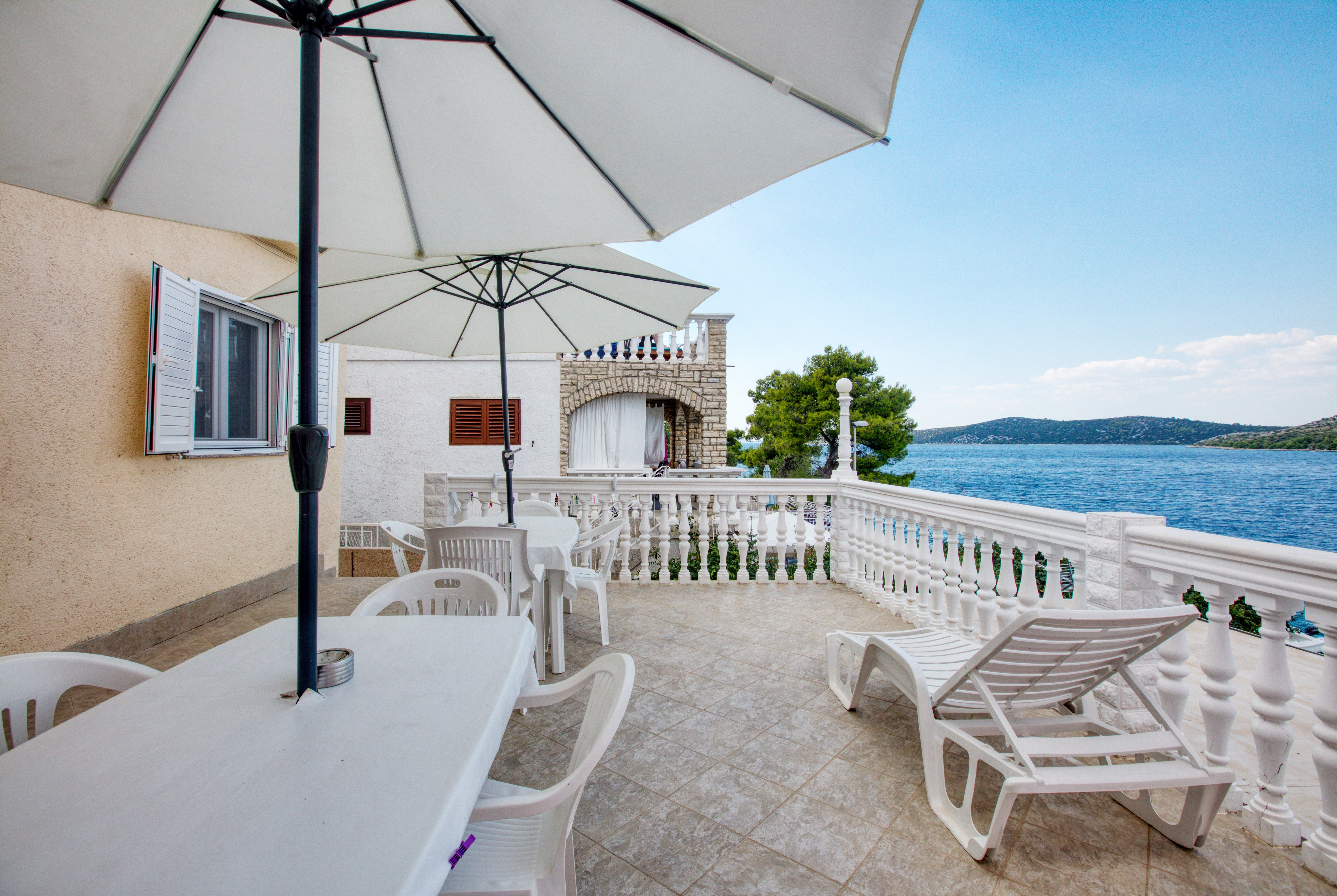 Three bedroom apartment near beach Šparadići, Šibenik  A-c