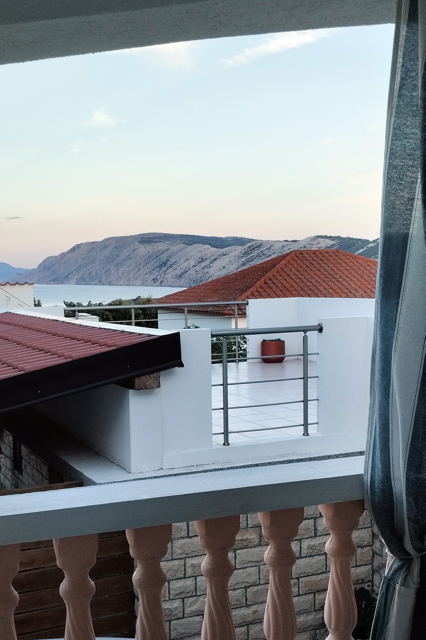 One bedroom apartment with terrace and sea view Lopar, Rab  A-f