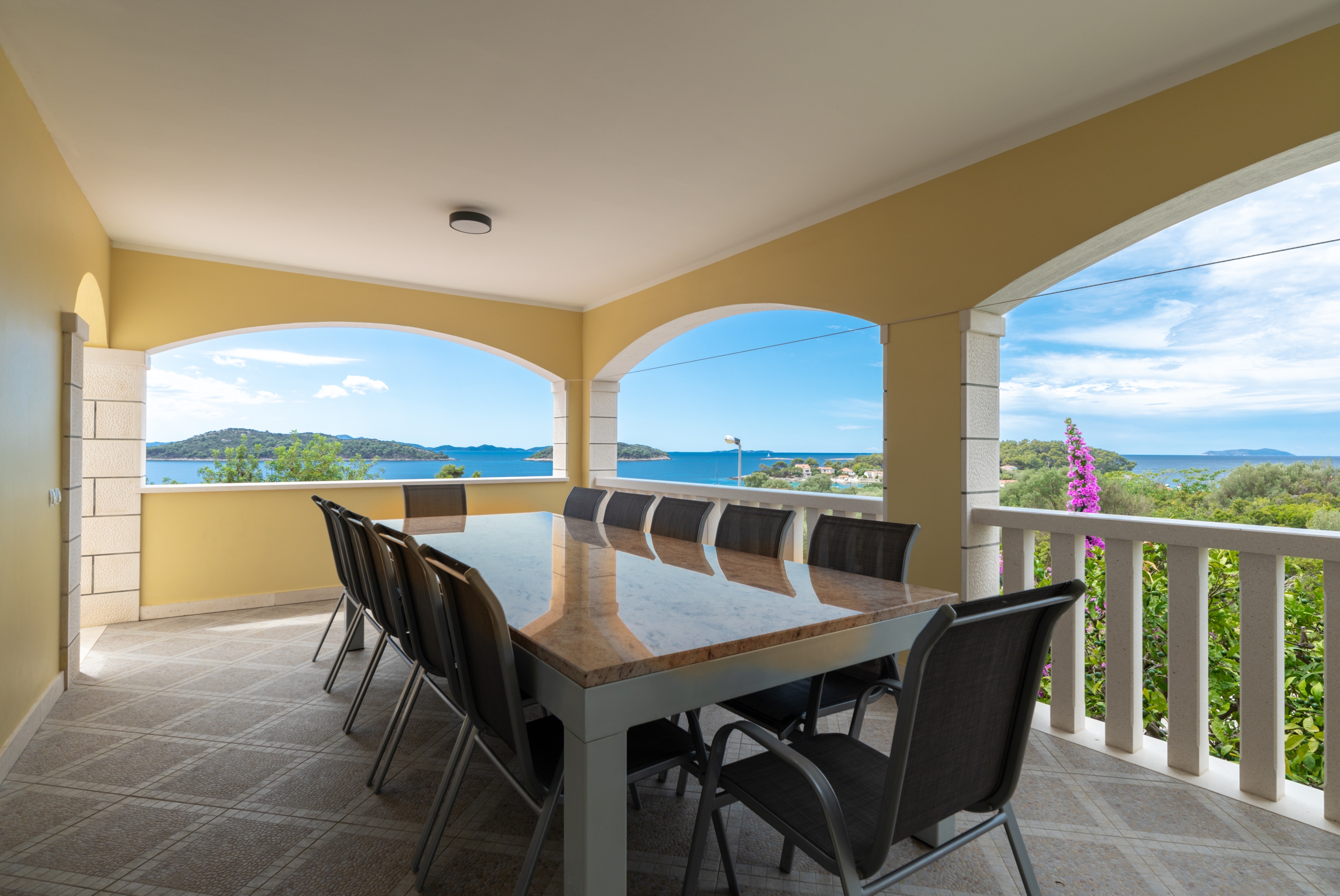 Comfortable and spacious house with terrace and sea view Prižba, Korčula  K