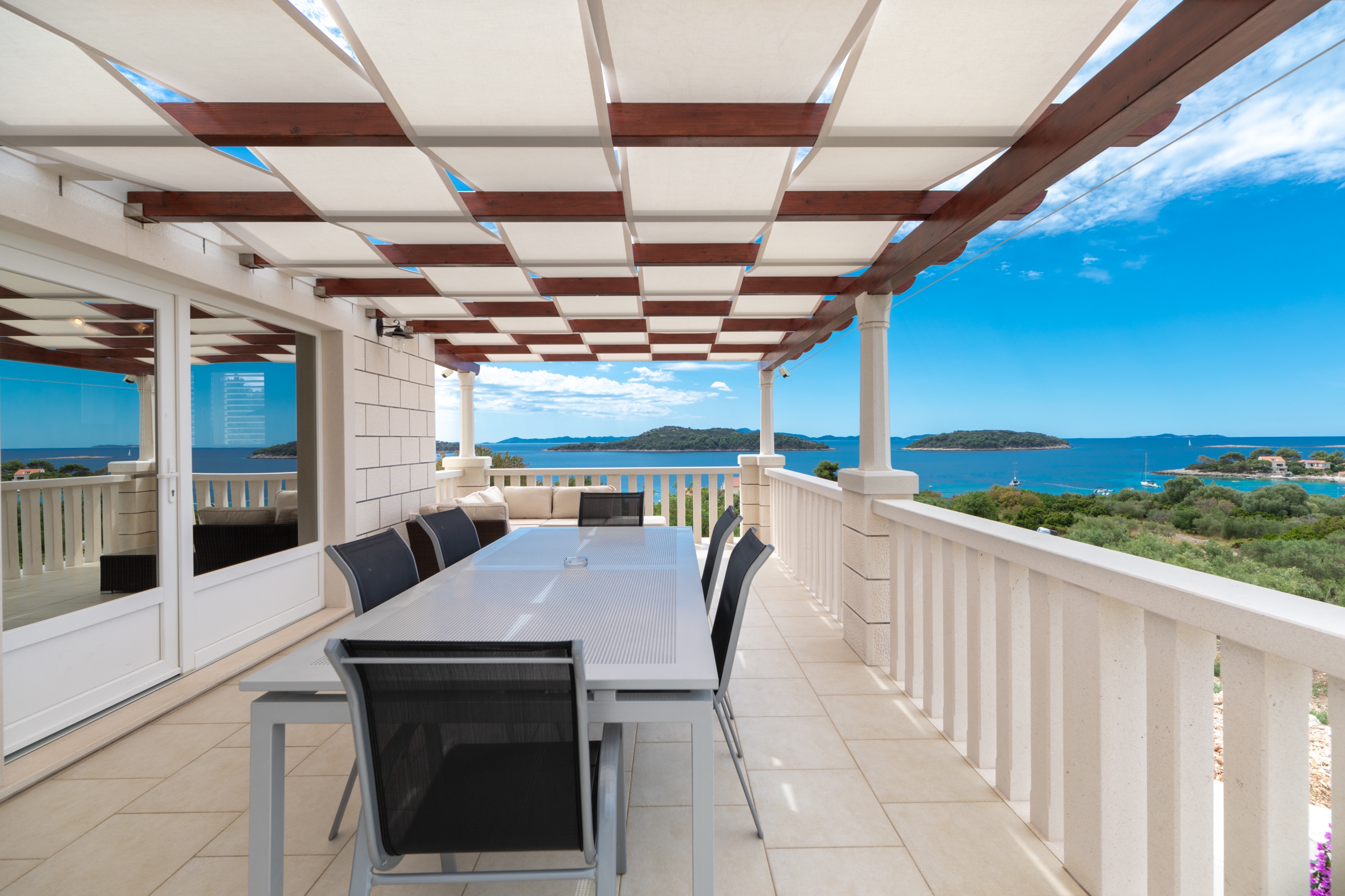 Comfortable and spacious house with terrace and sea view Prižba, Korčula  K