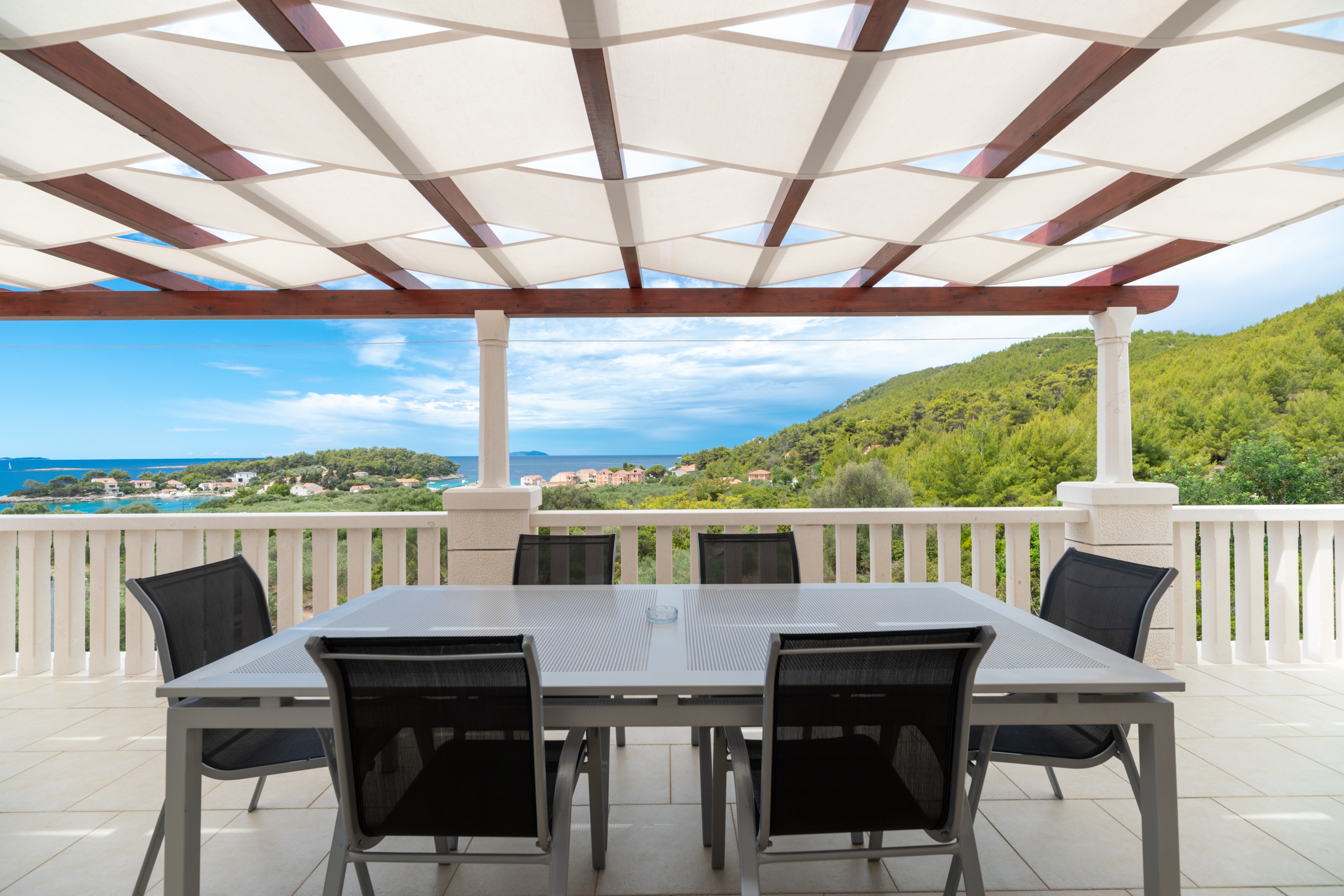 Comfortable and spacious house with terrace and sea view Prižba, Korčula  K