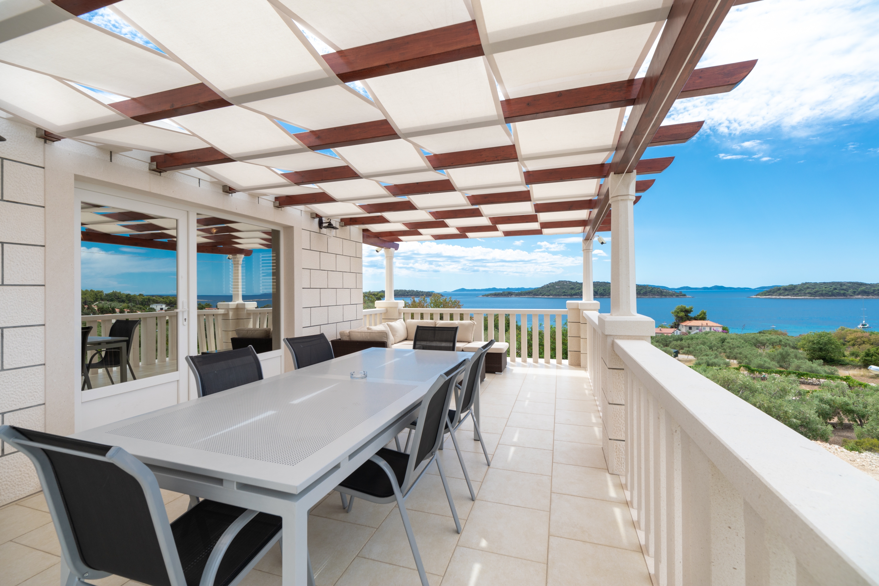 Comfortable and spacious house with terrace and sea view Prižba, Korčula  K