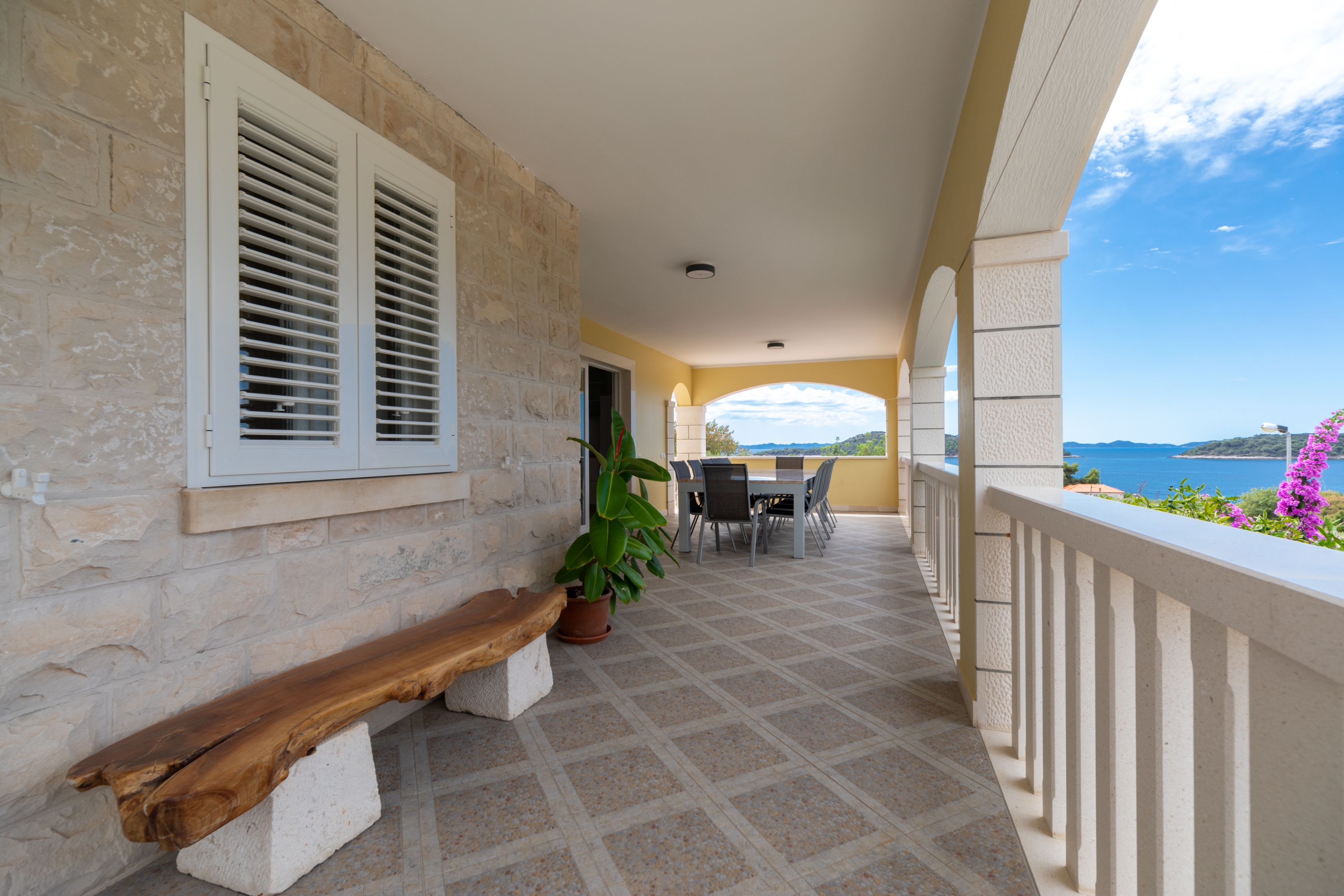 Comfortable and spacious house with terrace and sea view Prižba, Korčula  K