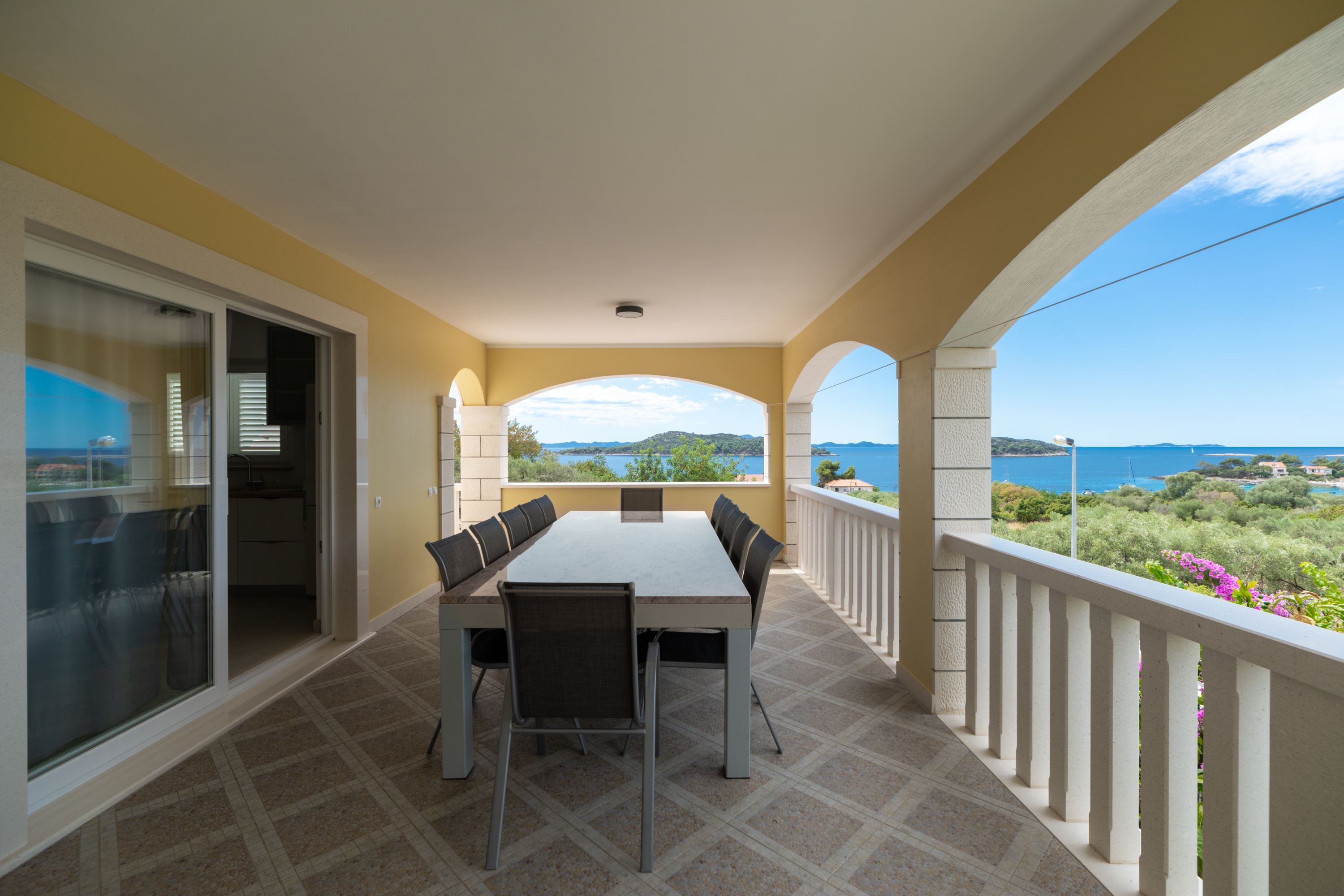 Comfortable and spacious house with terrace and sea view Prižba, Korčula  K