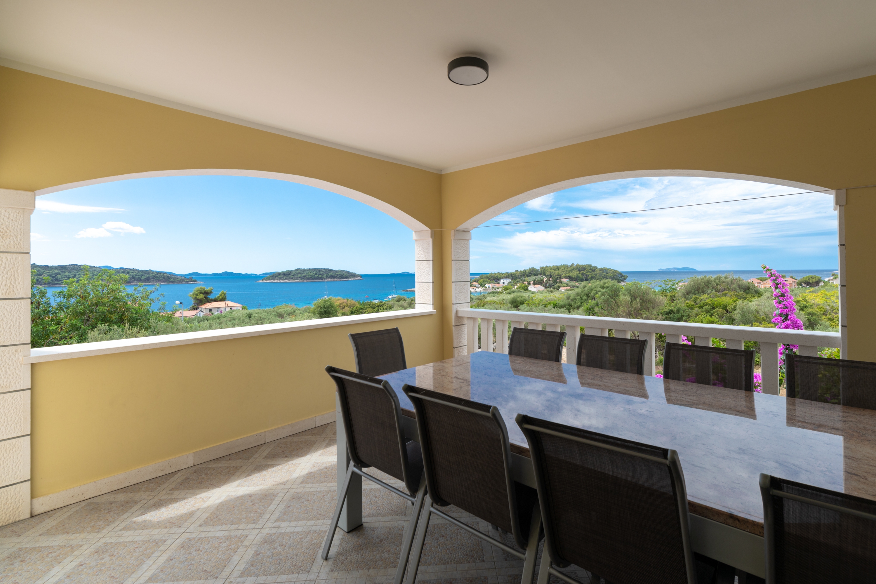 Comfortable and spacious house with terrace and sea view Prižba, Korčula  K