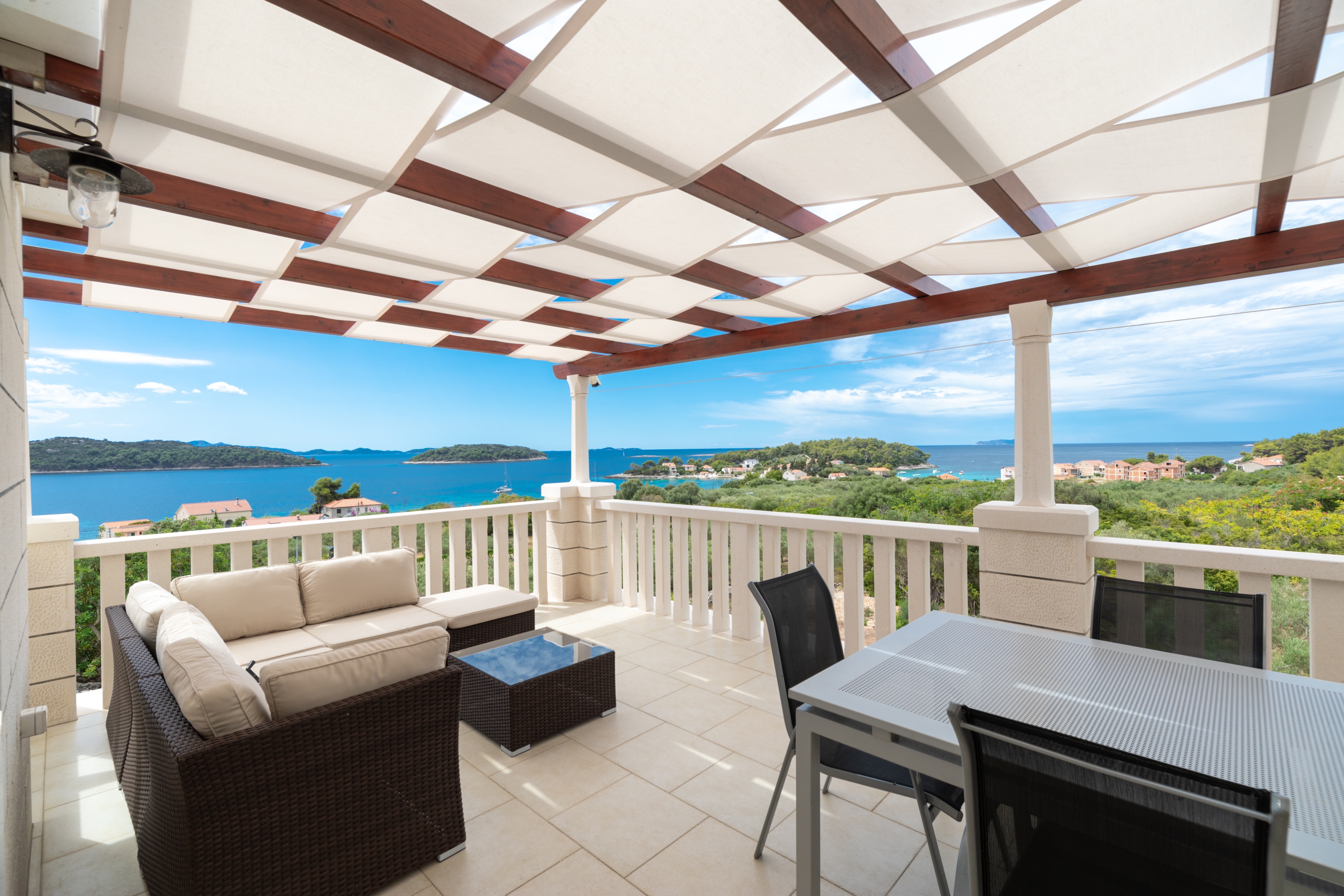 Comfortable and spacious house with terrace and sea view Prižba, Korčula  K