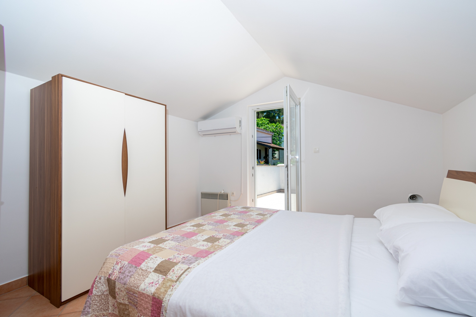 Two bedroom apartment with terrace and sea view Tkon, Pašman  A-a