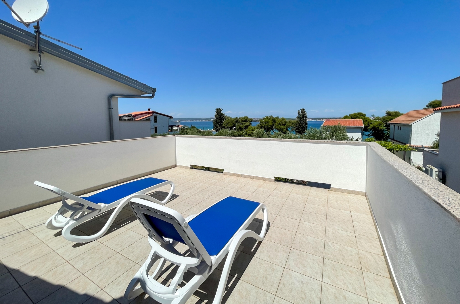Two bedroom apartment with terrace and sea view Tkon, Pašman  A-a