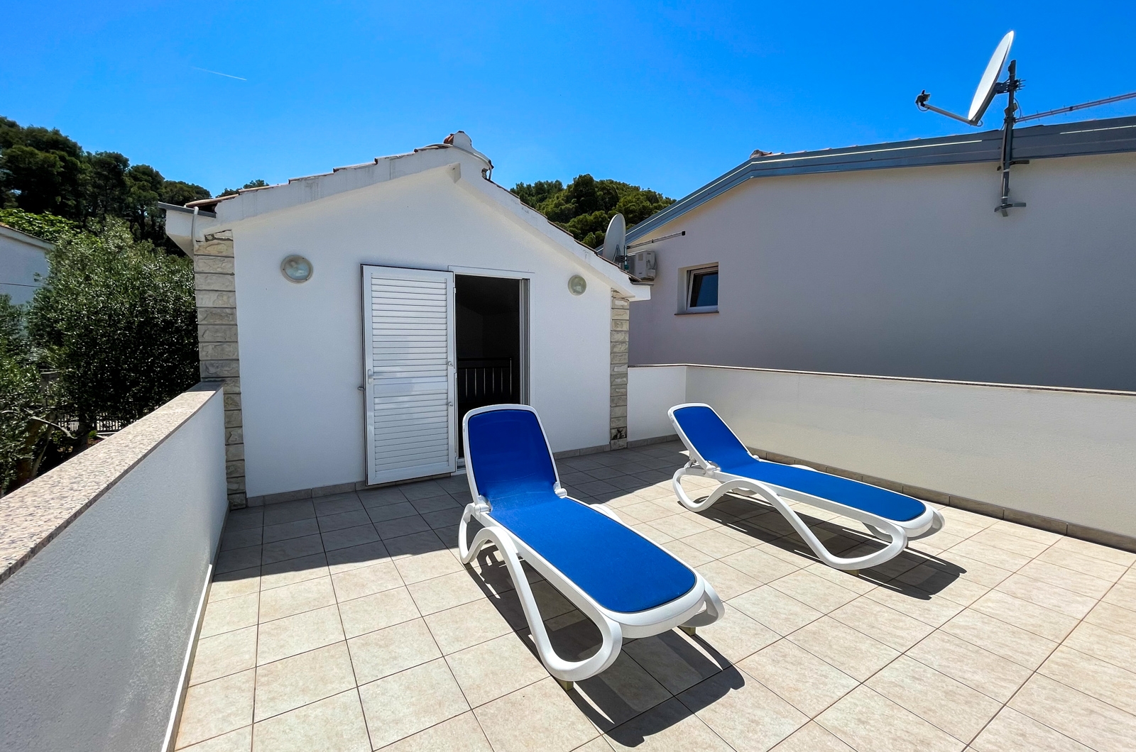 Two bedroom apartment with terrace and sea view Tkon, Pašman  A-a