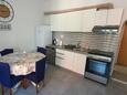 Pirovac, Kitchen in the apartment, (pet friendly) and WiFi.