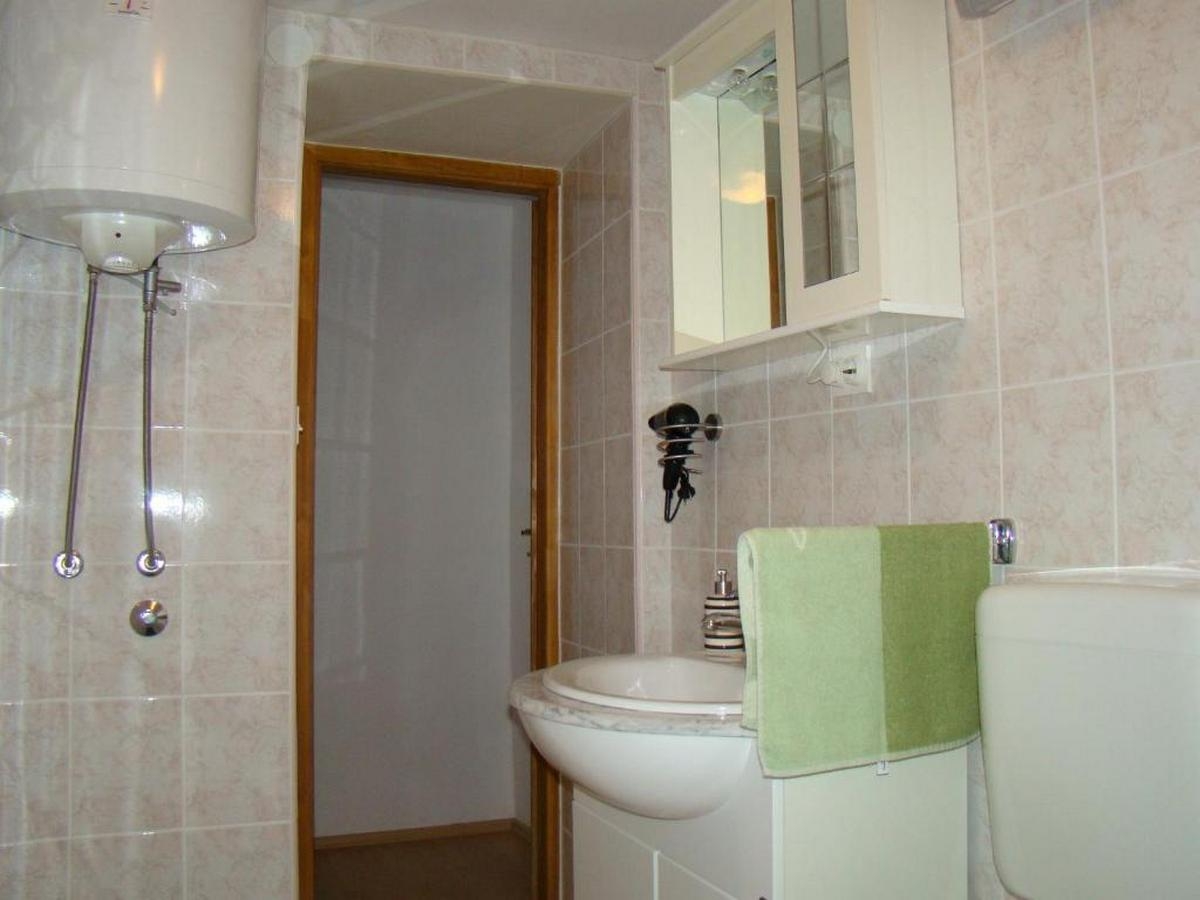 Four bedroom house with terrace Orlec, Cres  K