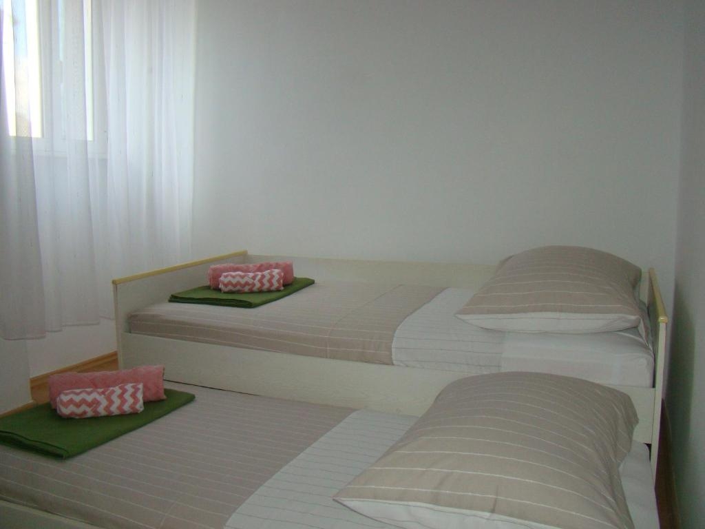 Four bedroom house with terrace Orlec, Cres  K