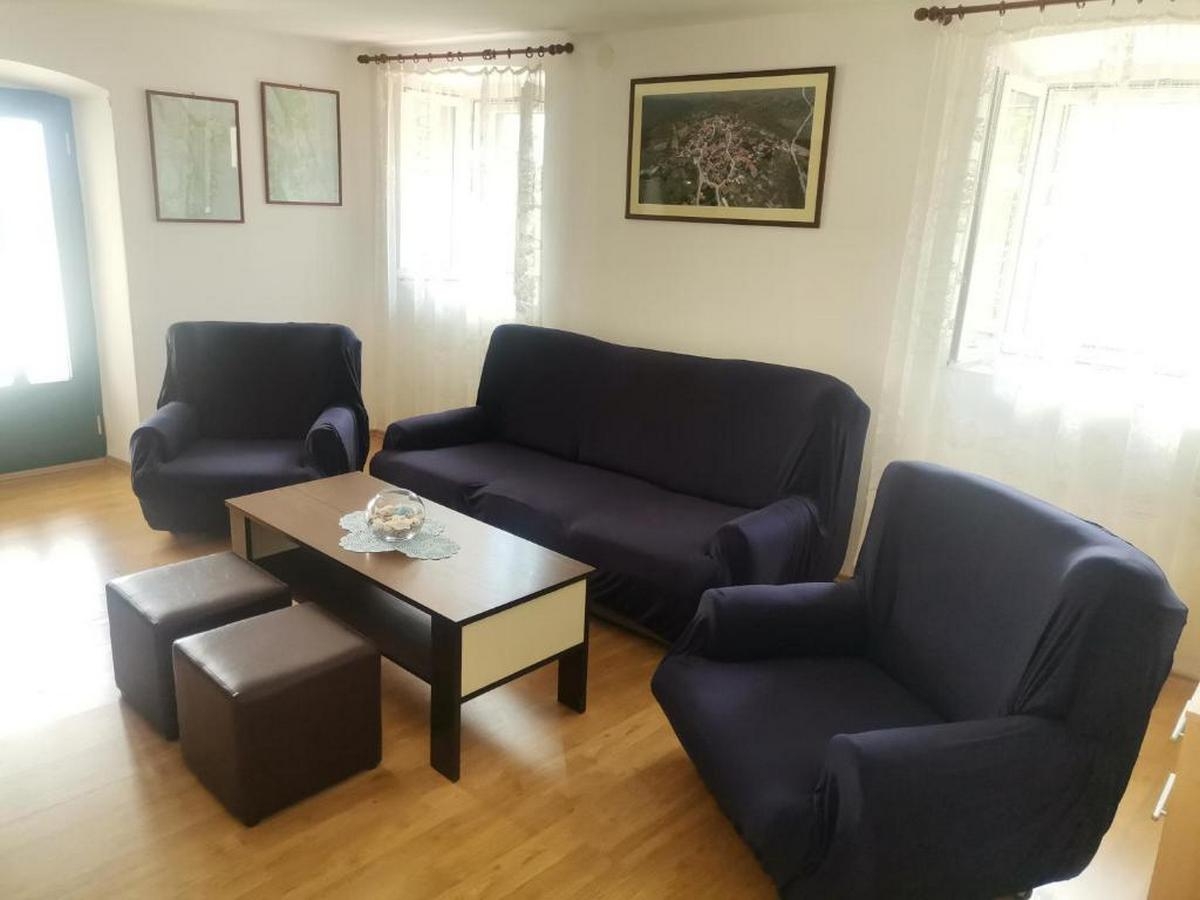 Four-bedroom house with terrace Orlec, Cres (K-19938) Four-bedroom house with terrace Orlec, Cres (K-19938)