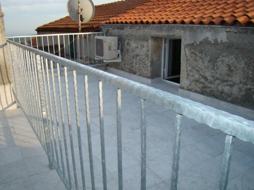Four bedroom house with terrace Orlec, Cres  K