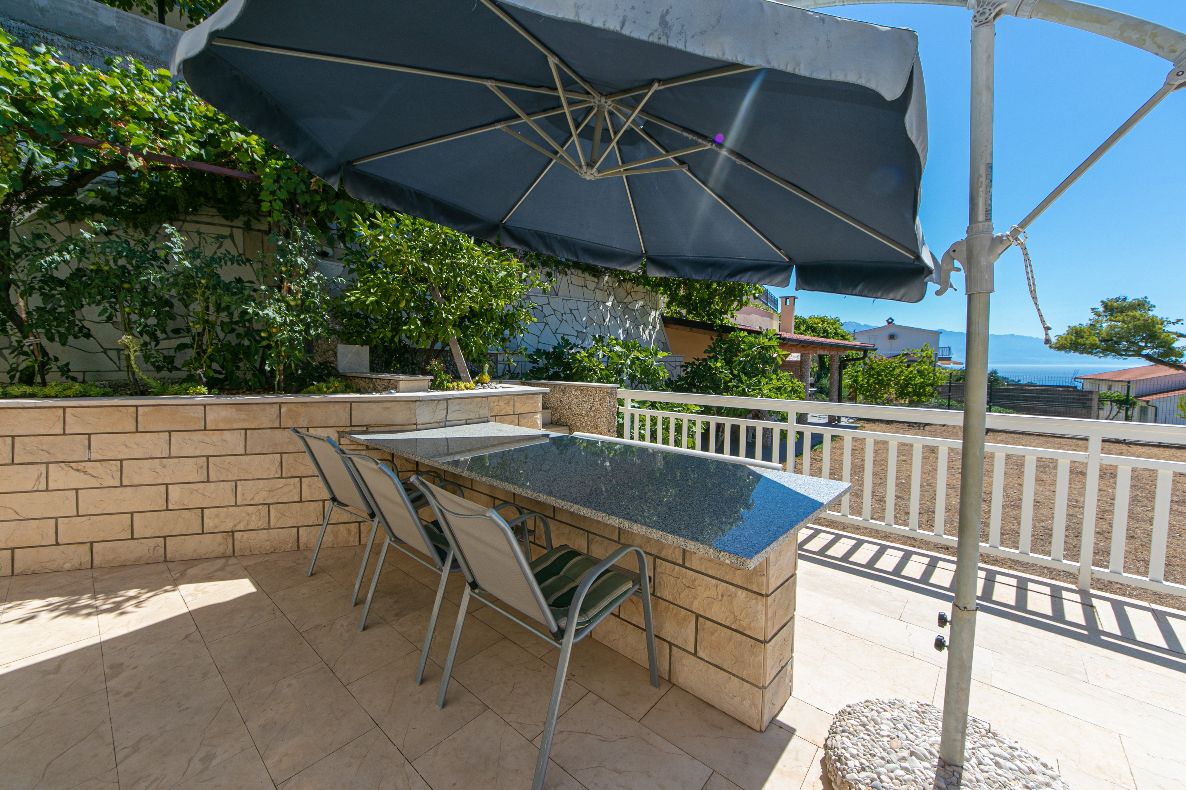 Studio flat with terrace and sea view Stanići, Omiš (AS-19941-f) Studio flat with terrace and sea view Stanići, Omiš (AS-19941-f)